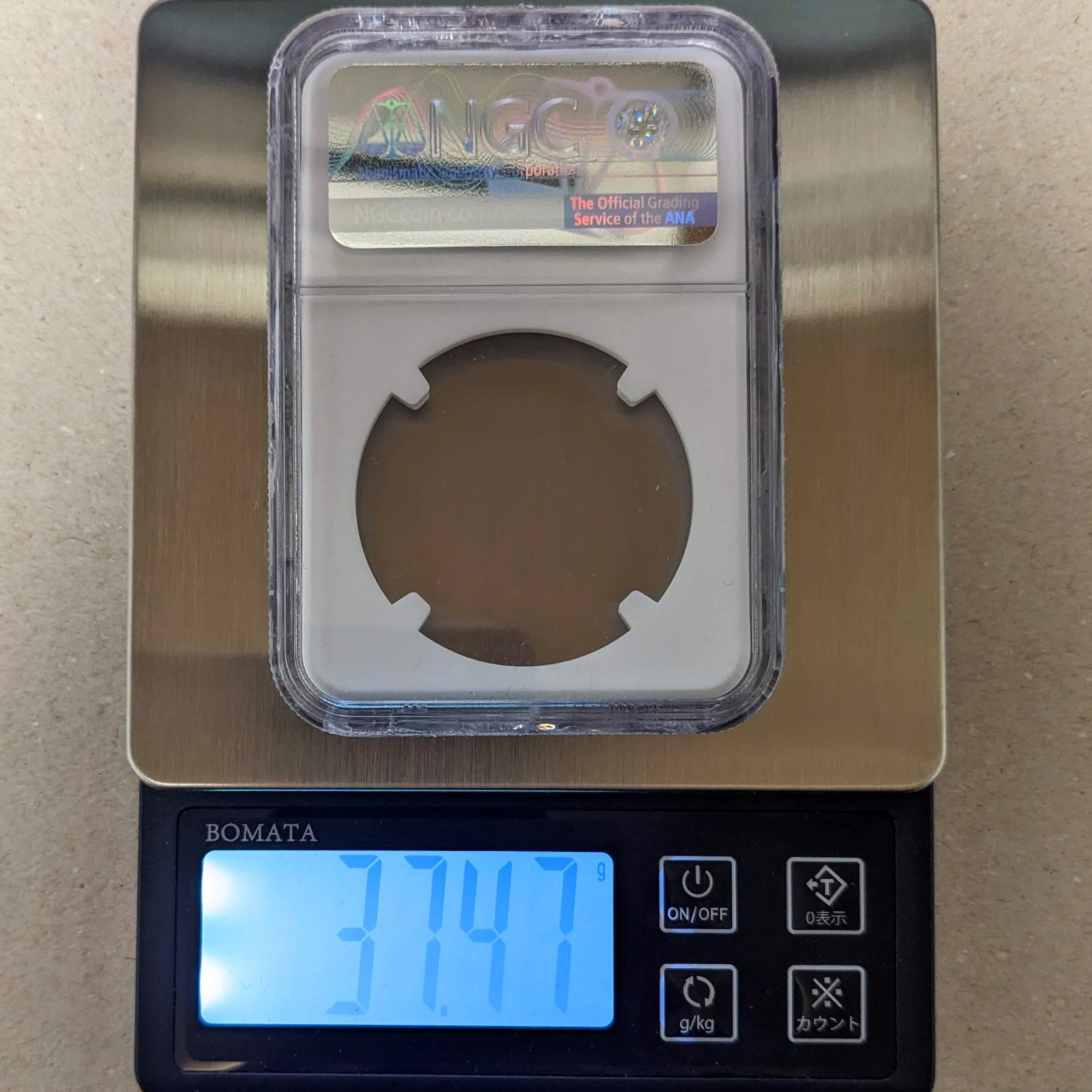 スラブケースの重さ(NGC)｜オーライズドコイン