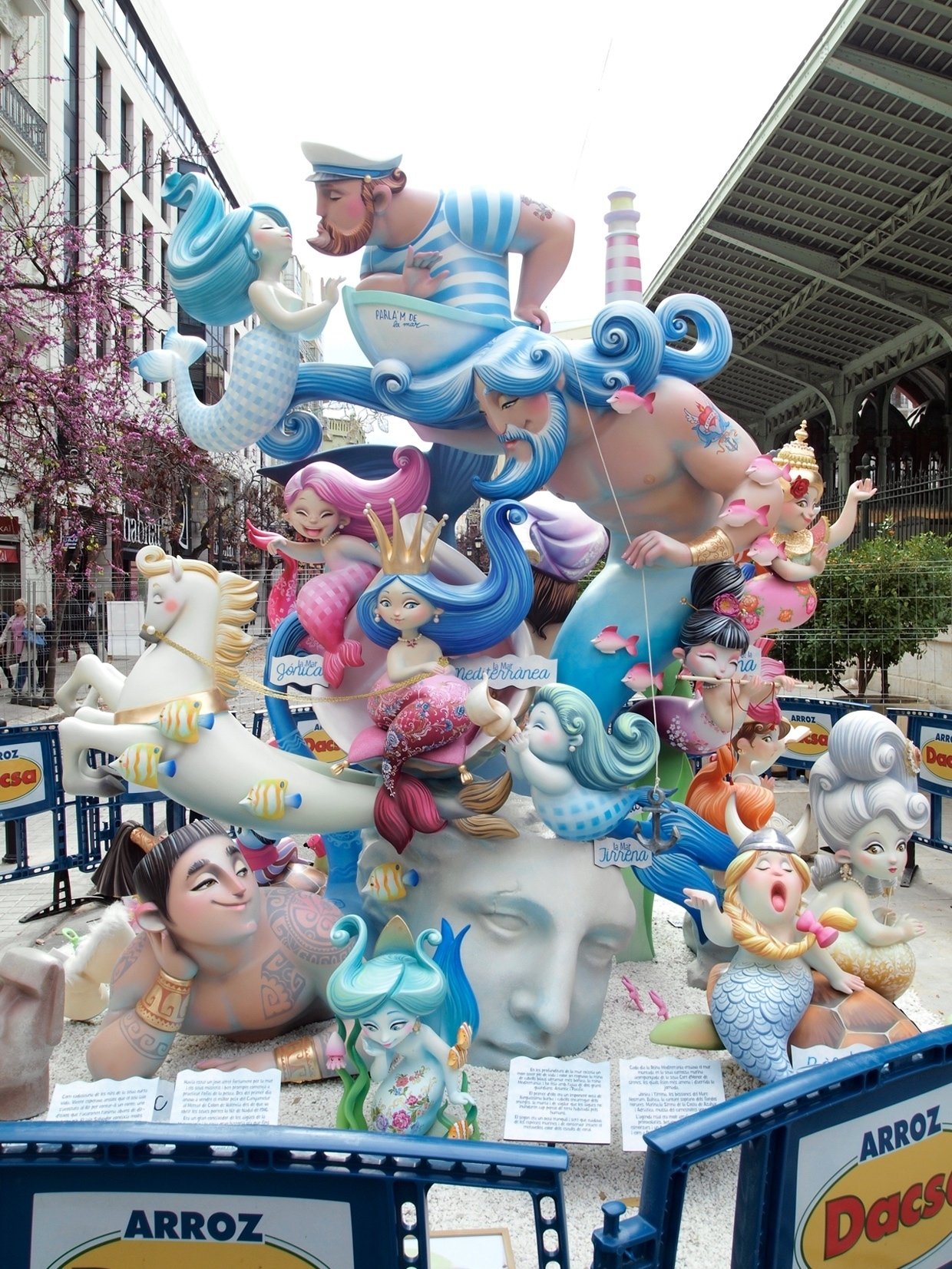春の到来 バレンシアの火祭りを彩る人たち -Las Fallas