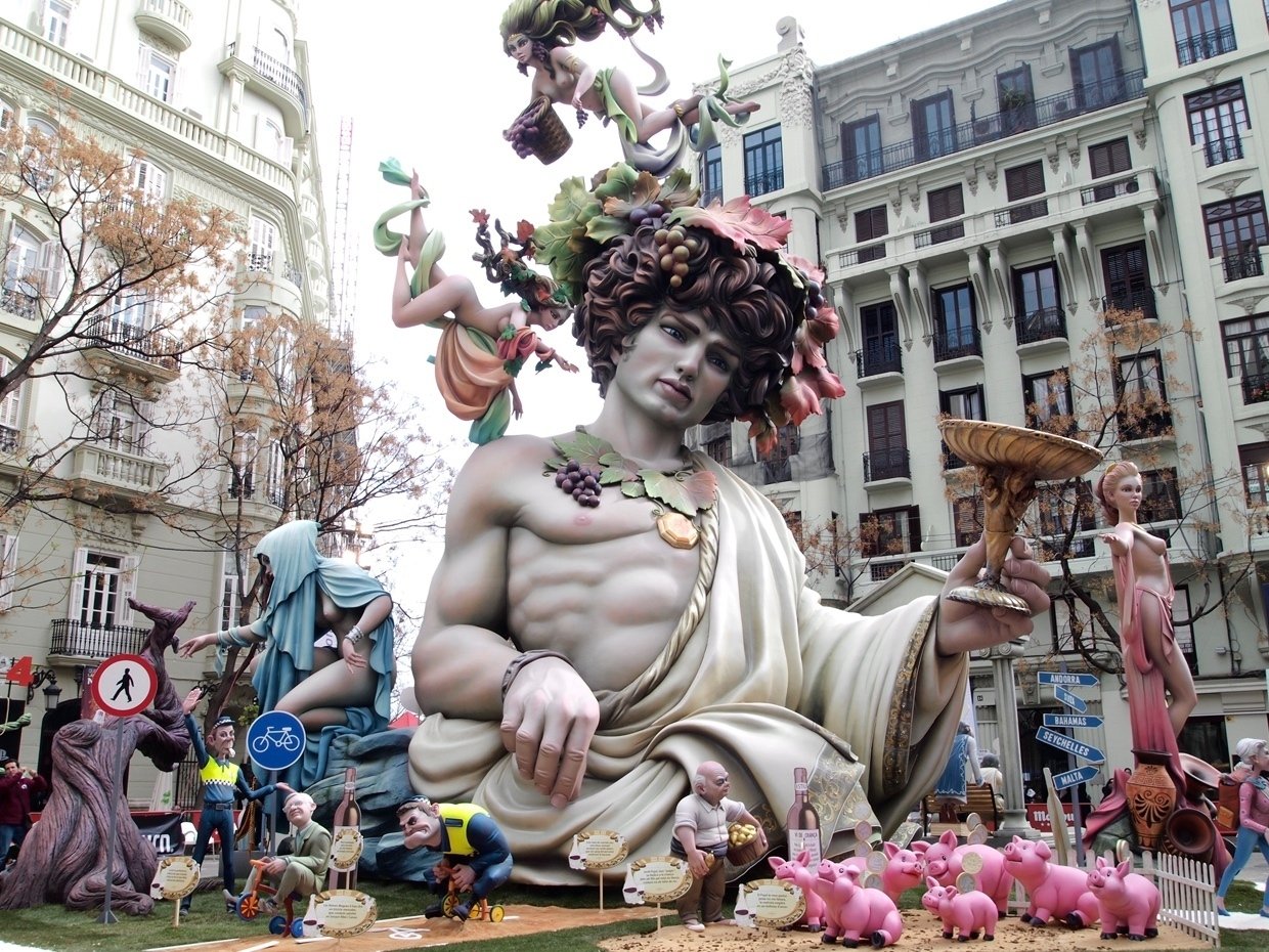 春の到来 バレンシアの火祭りを彩る人たち -Las Fallas
