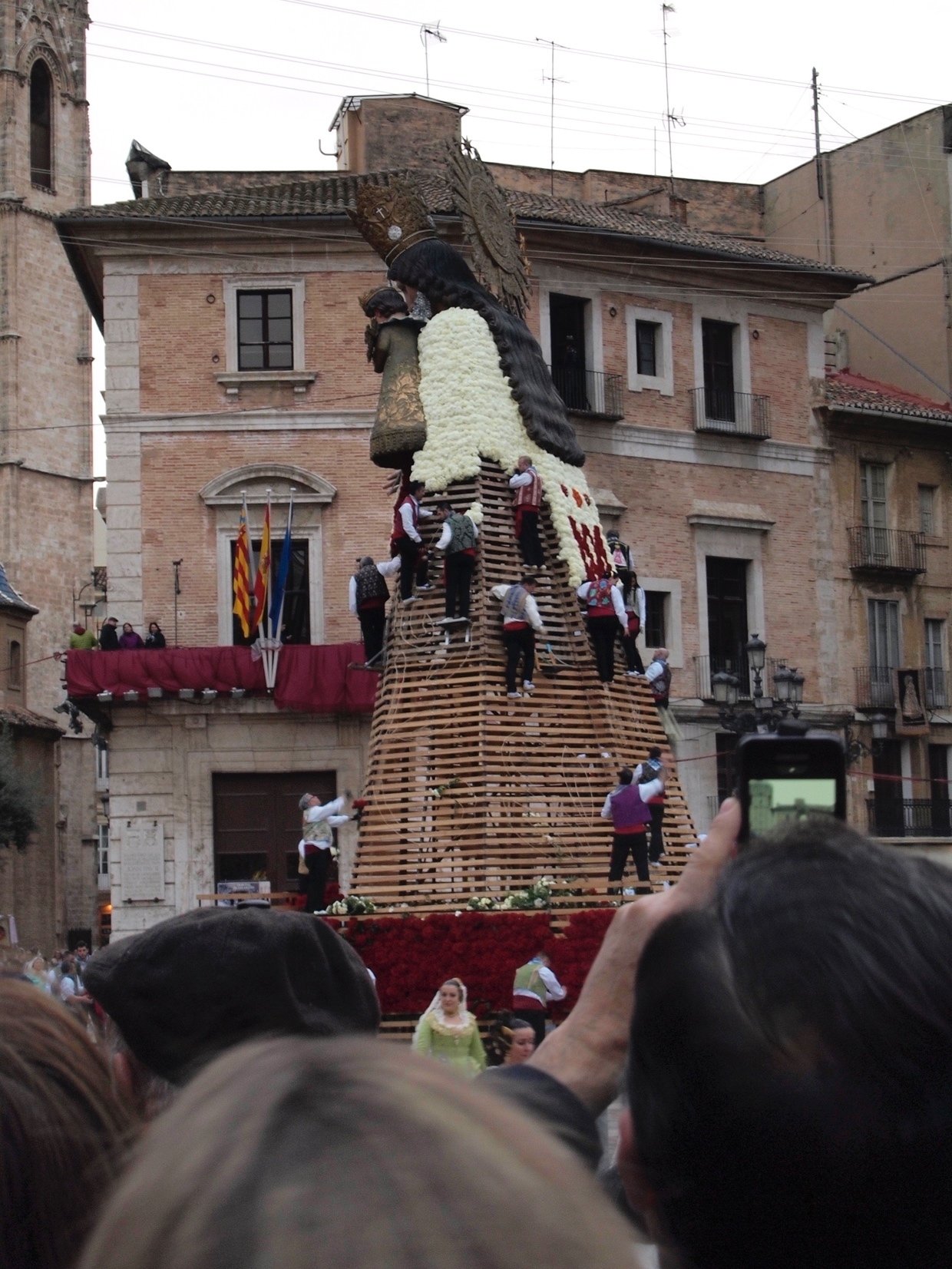 春の到来 バレンシアの火祭りを彩る人たち -Las Fallas