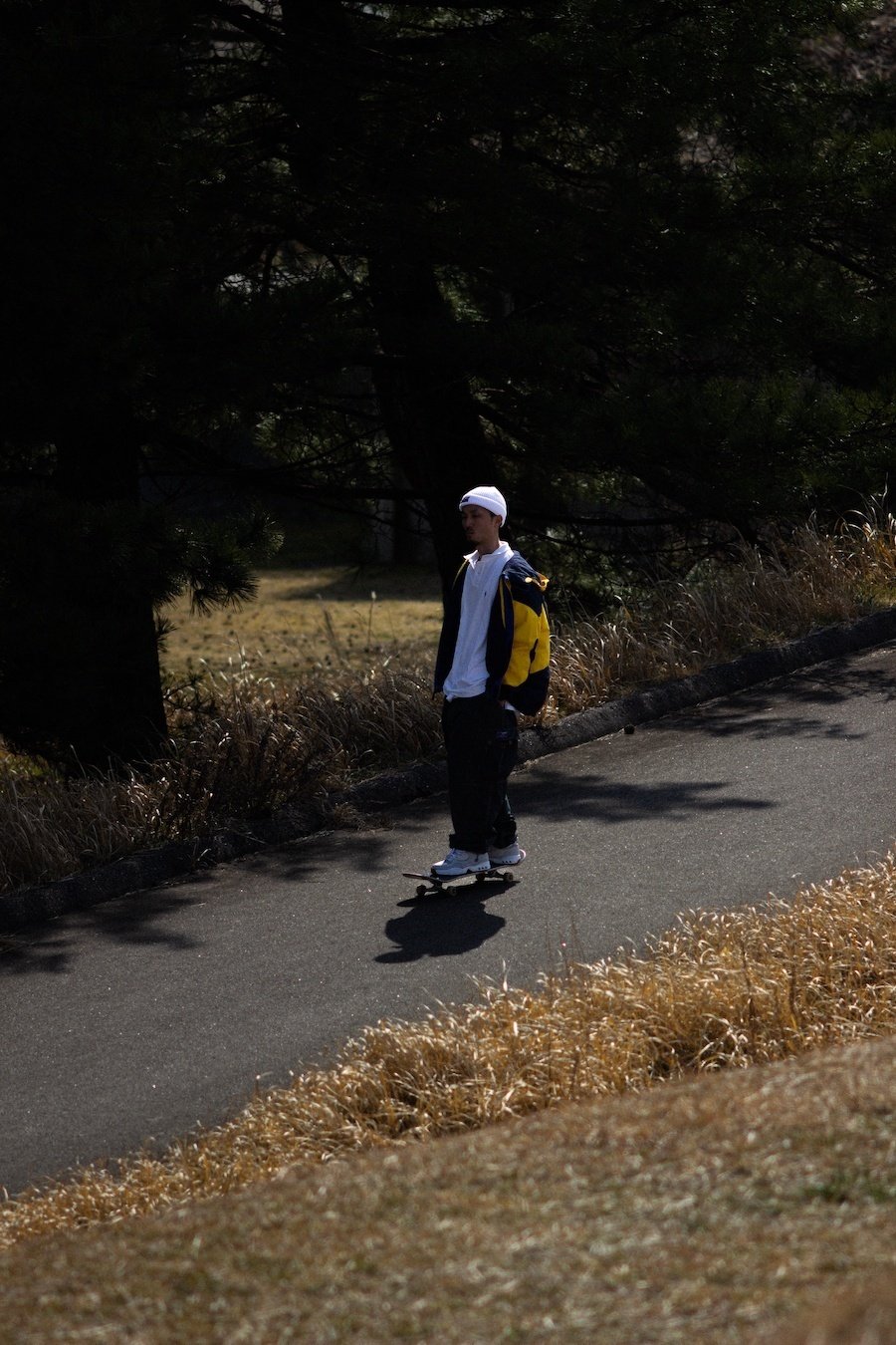 後染めのPROPPERカーゴパンツ、DC SHOES、紺＆黄のアウター、SONY