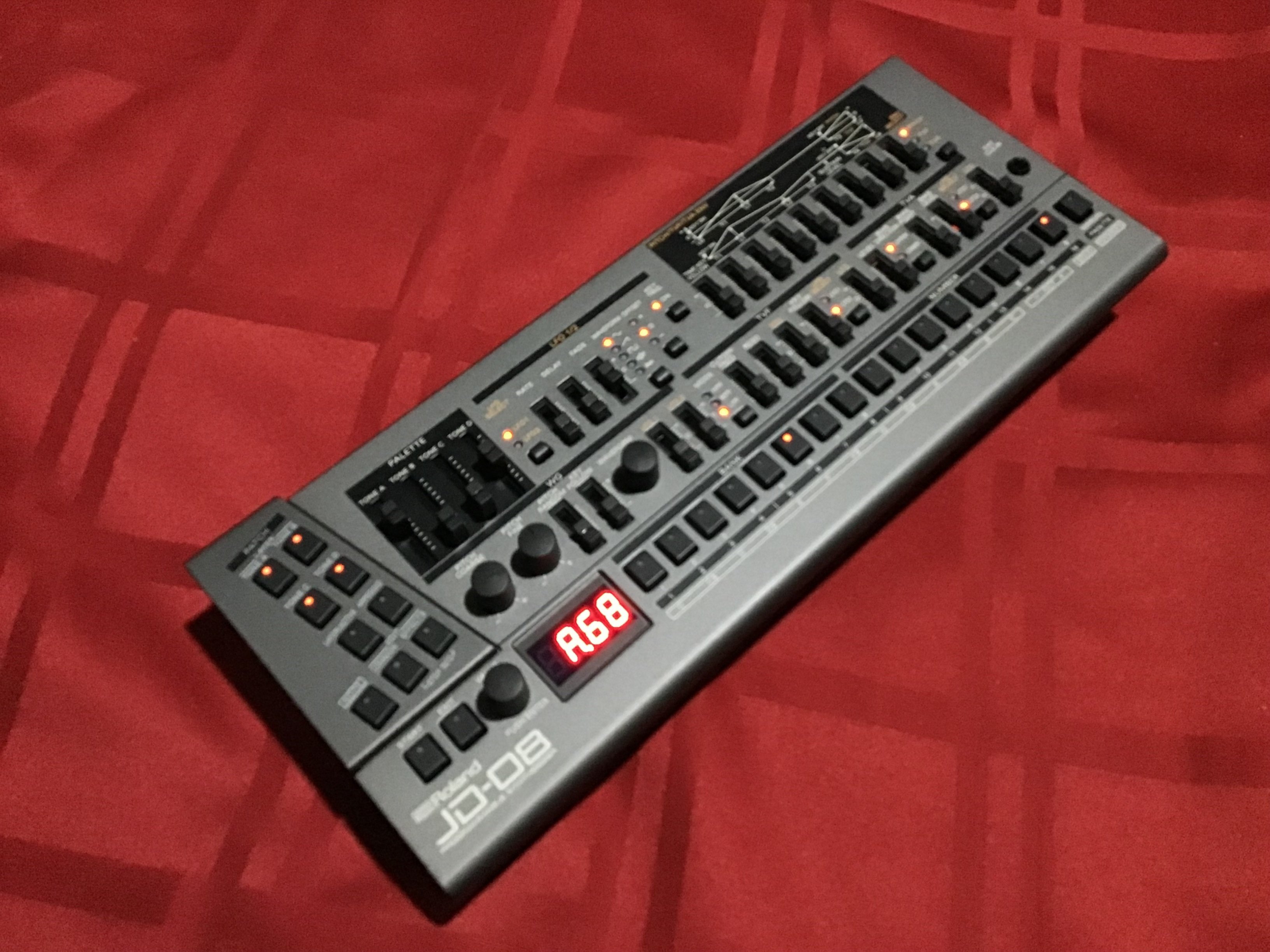 SOUND TIPS 16〜Roland JD-08でシンセサイザーの常識を再構築 SOUND TIPS 16〜Roland JD-08でシンセサイザーの常識を再構築