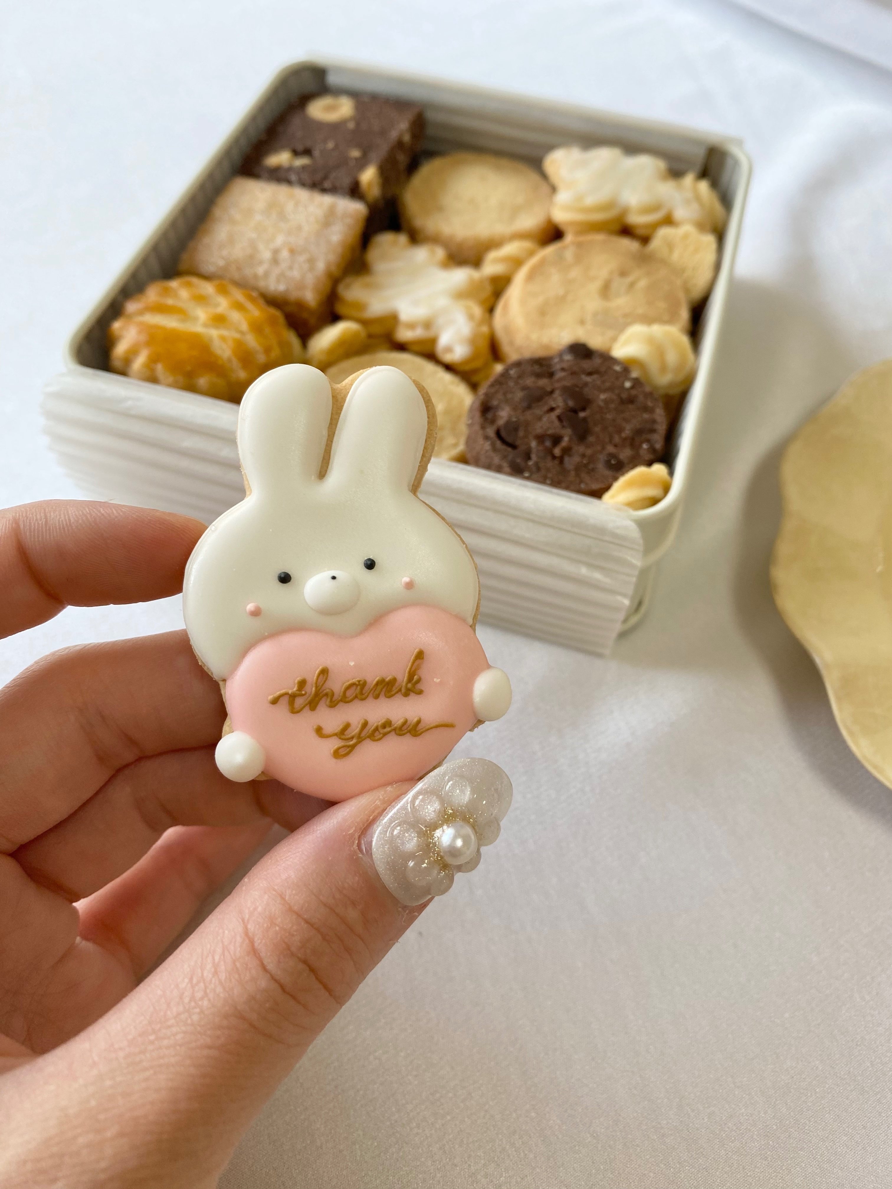 ありがとうさぎちゃんのクッキー缶｜パティスリー シェール【クッキー