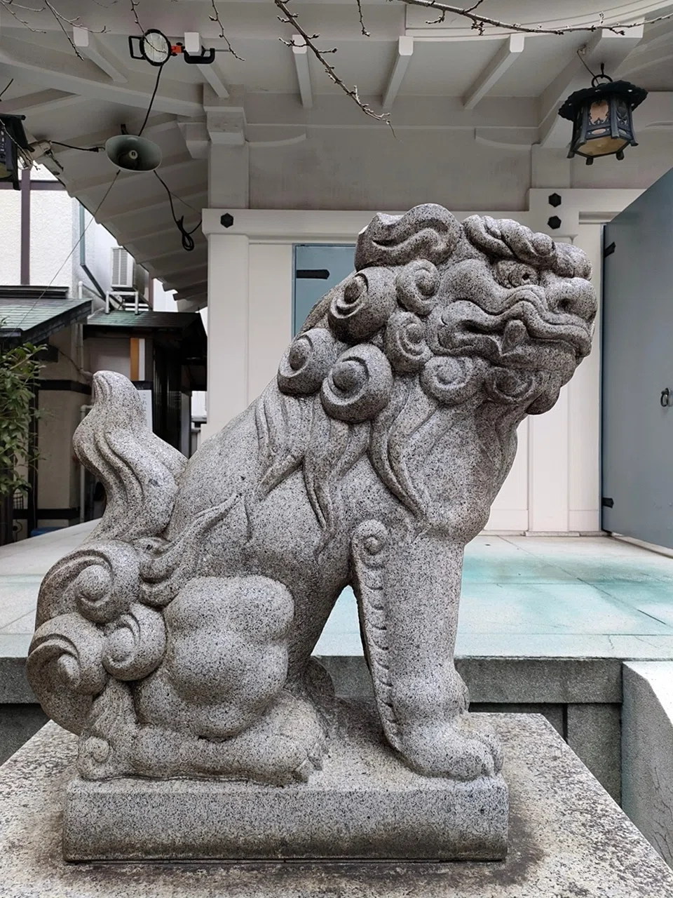 大阪市の神社と狛犬 ⑪中央区 ④御津八幡宮～アメリカ村の狛犬～｜komajin