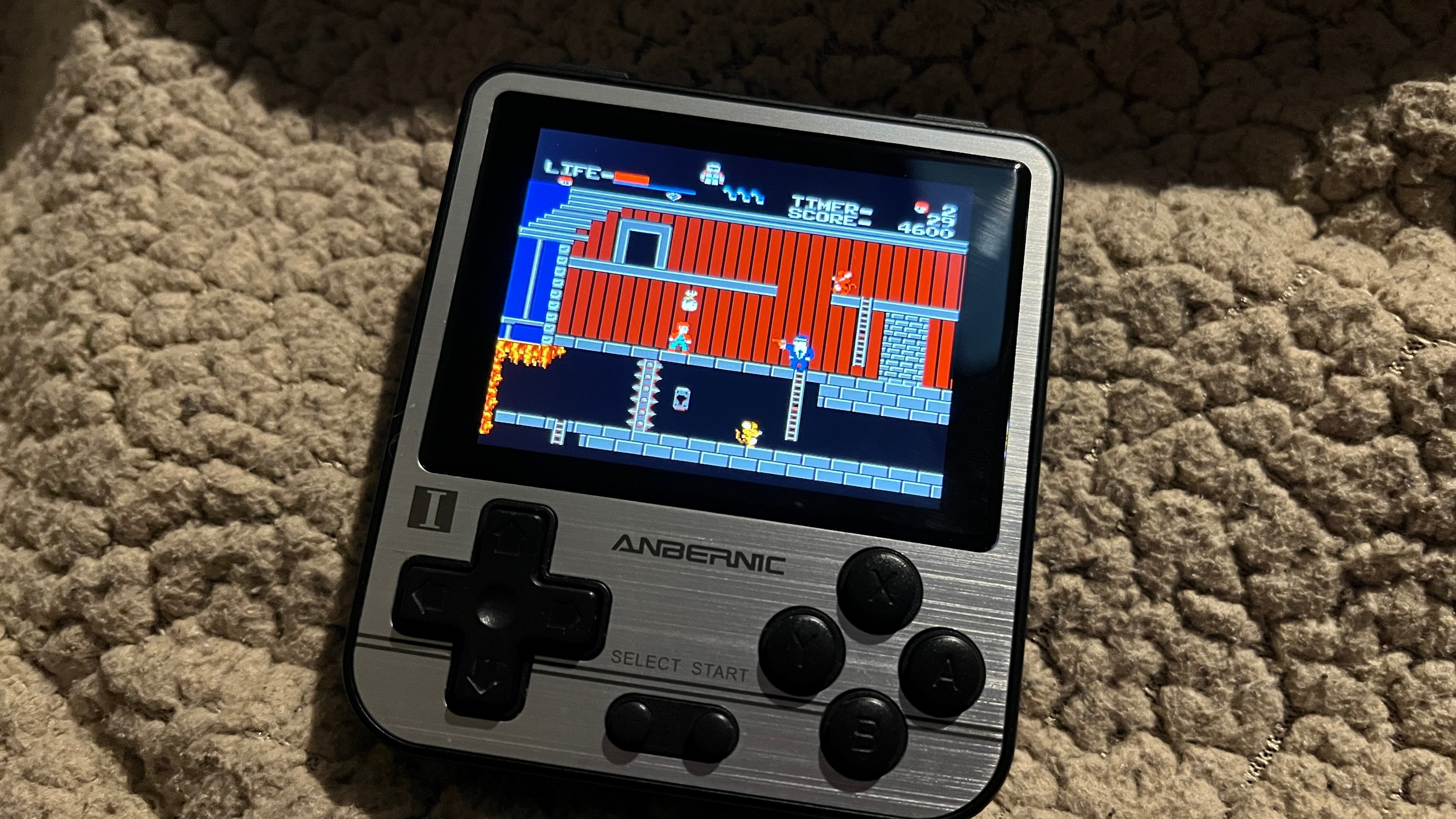 ファミコン『グーニーズ』をやろうぜ。しかも、最高の携帯機でな