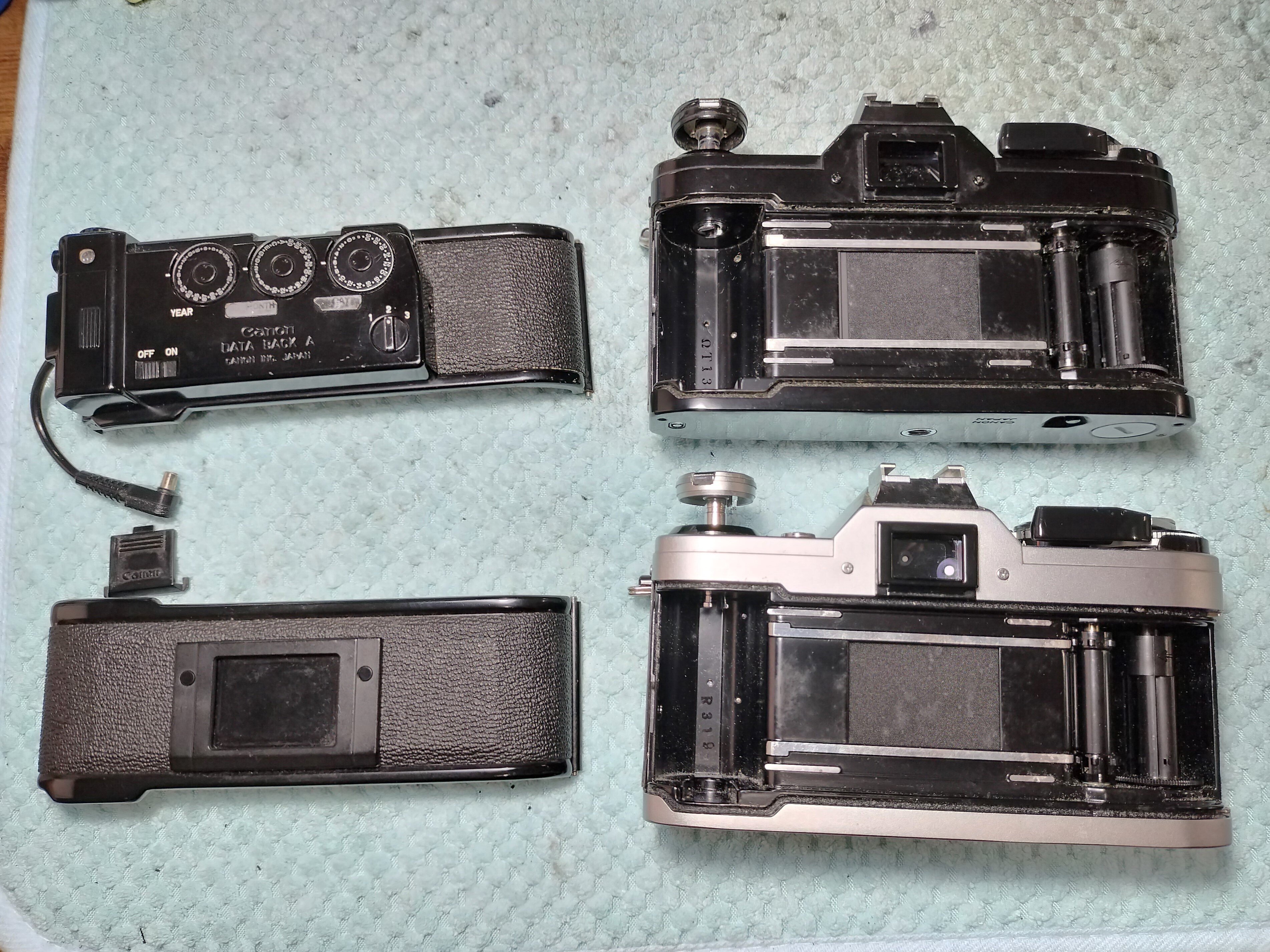 一眼レフカメラのシルバー→ブラック交換｜フィルムカメラ修理のアクア