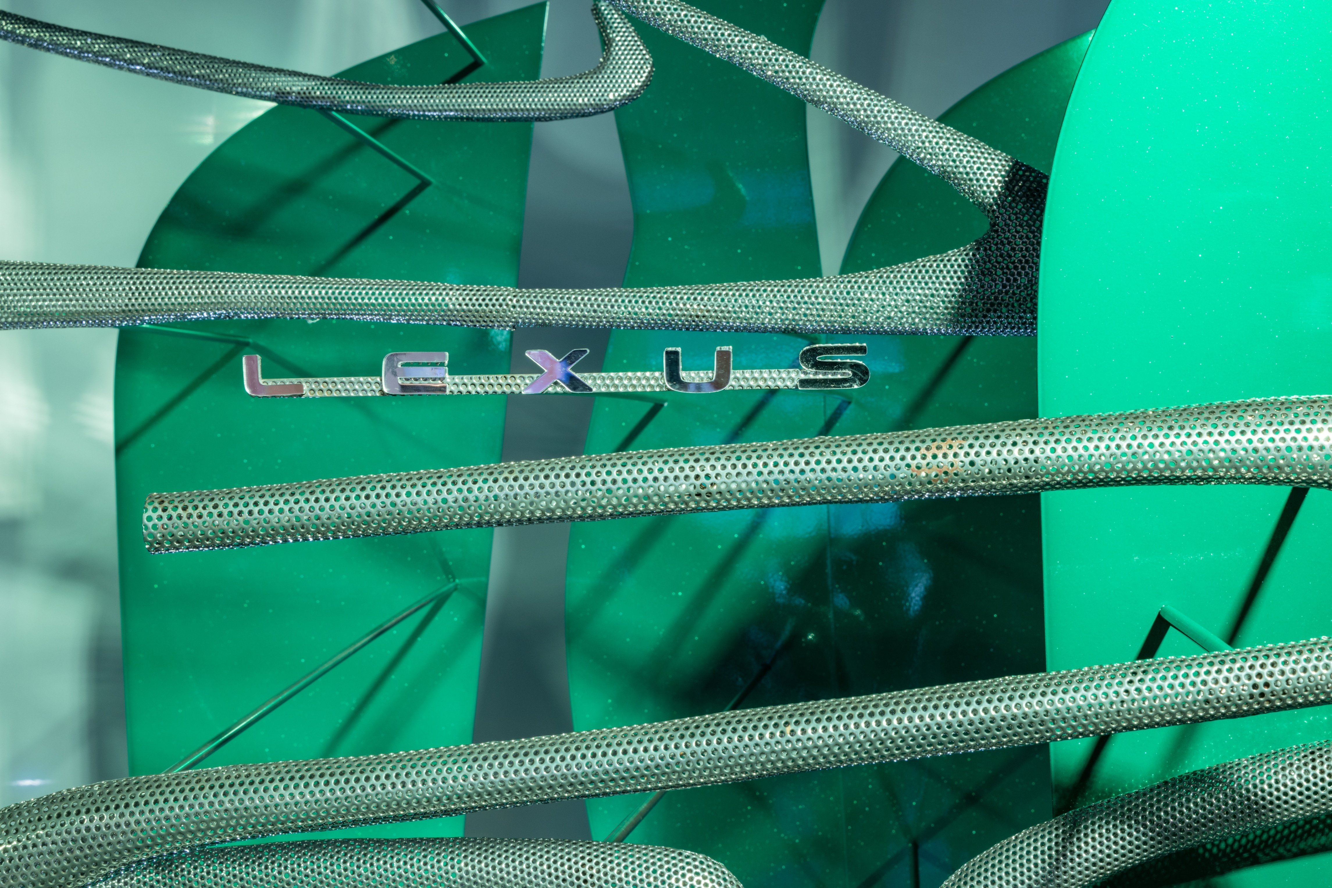 LEXUSの未来へのビジョンを描くインスタレーション「Shaped by Air」が