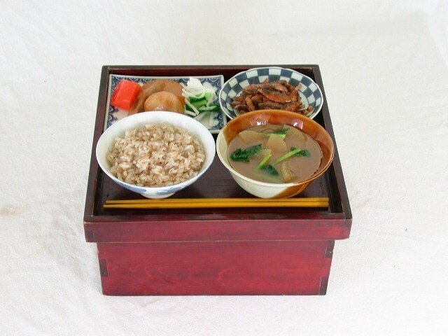 日本の食文化―昭和初期・全国食事習俗の記録 昭和の食卓… あれから半世紀…日本人の食は様変わりしました。今