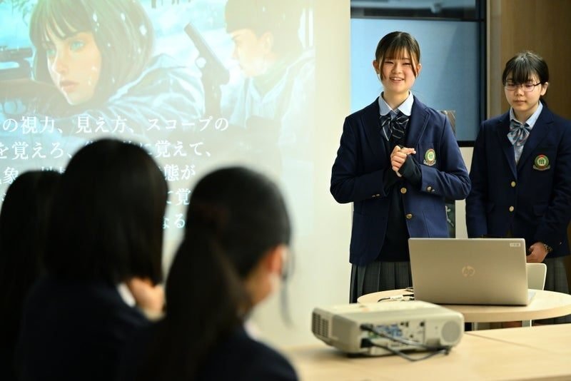『同志少女よ、敵を撃て』の読みどころを発表する渋谷教育学園幕張高校の生徒たち