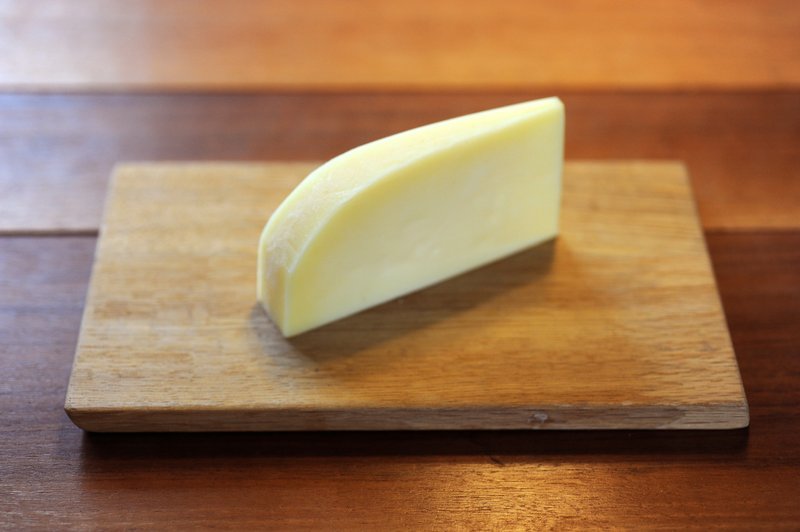 季節の有機セミハードチーズ  牛乳そのもののフレッシュな味わい