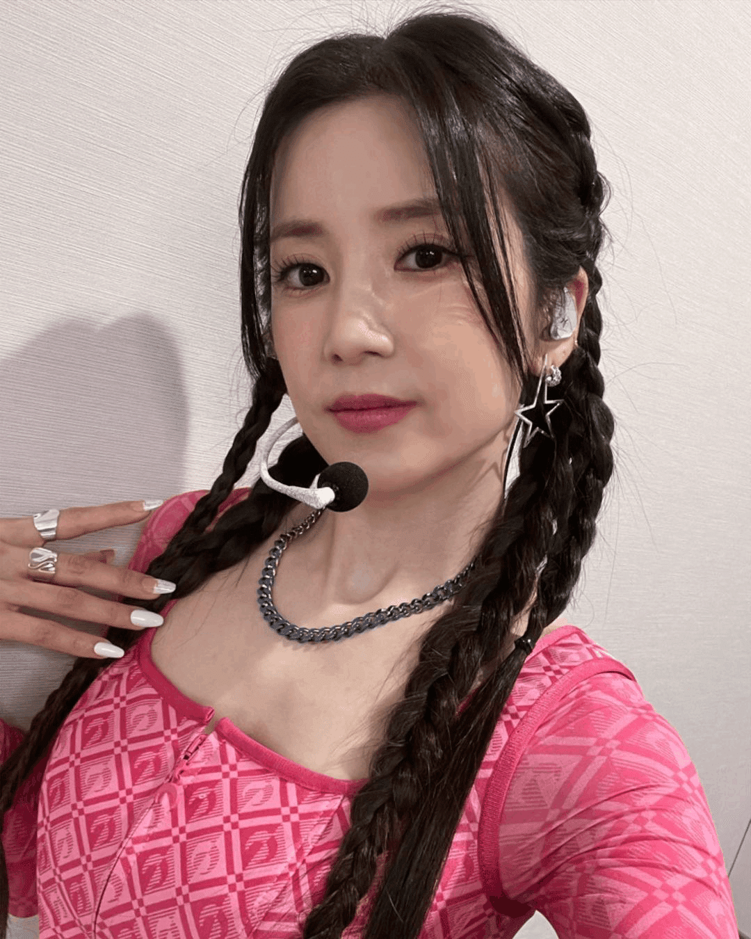 デビュー13年目のApinkが4年ぶりの涙と感動の来日コンサートを