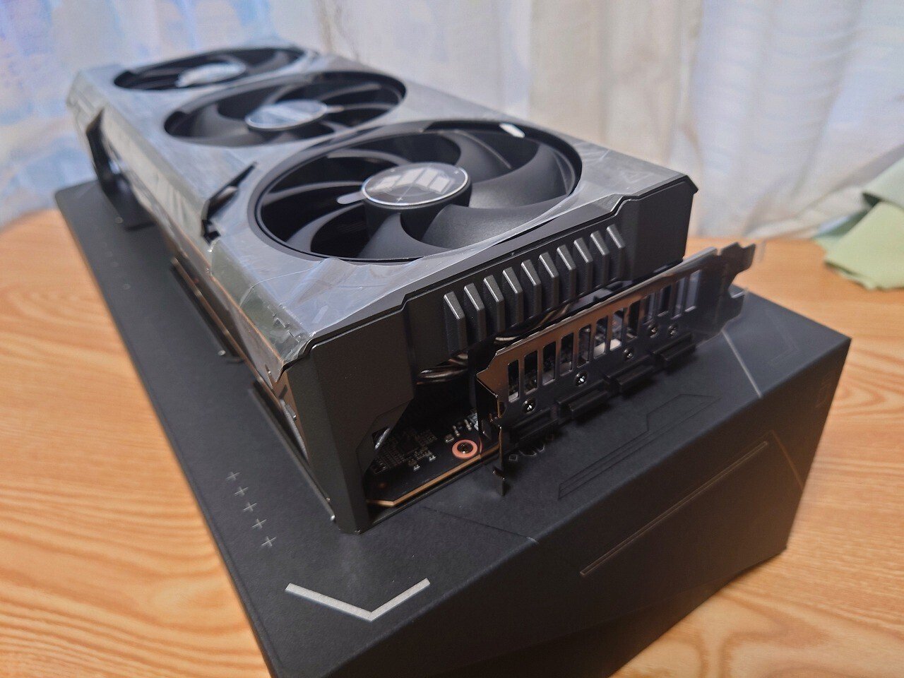 グラフィックボード・グラボ・ビデオカード ASUS TUF-RX7900XTX-O24G-GAMING ASUS TUF Gaming Radeon RX 7900 XTX OC Edition 24GB GDDR6
