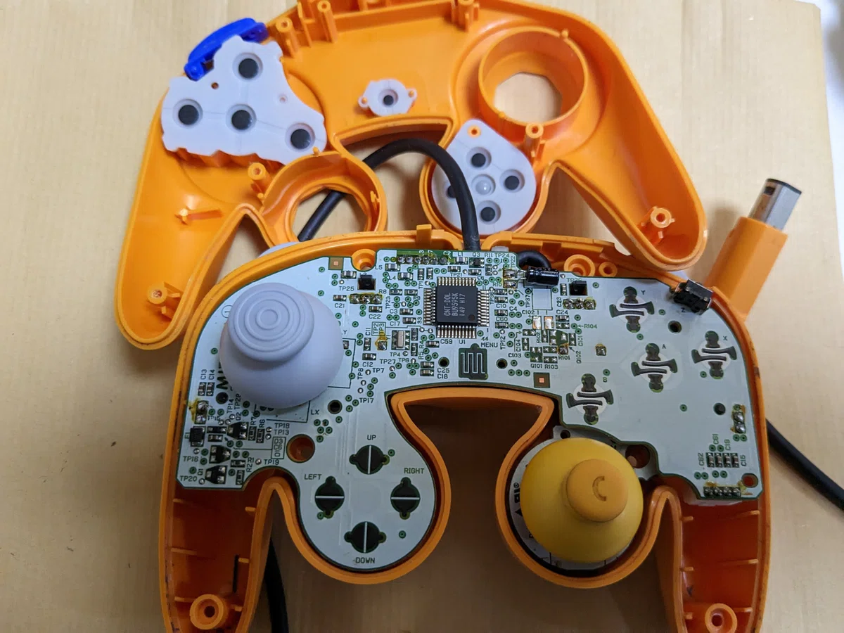 ゲームキューブコントローラーの分解・清掃・スティック交換 