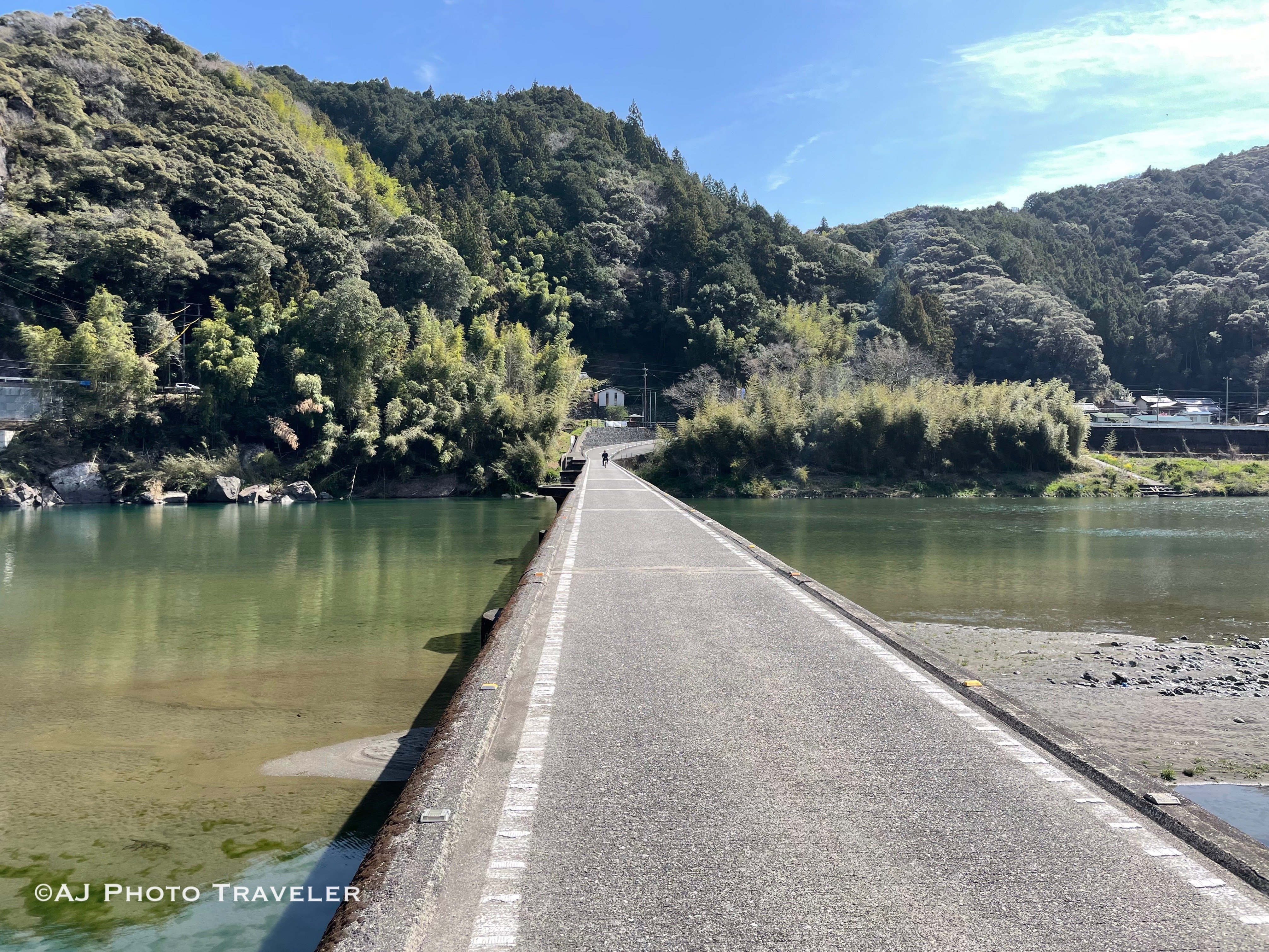 沈下橋」 - 清流の上のスリル! 【AJ旅 in 高知】｜AJ 「英語×中国語