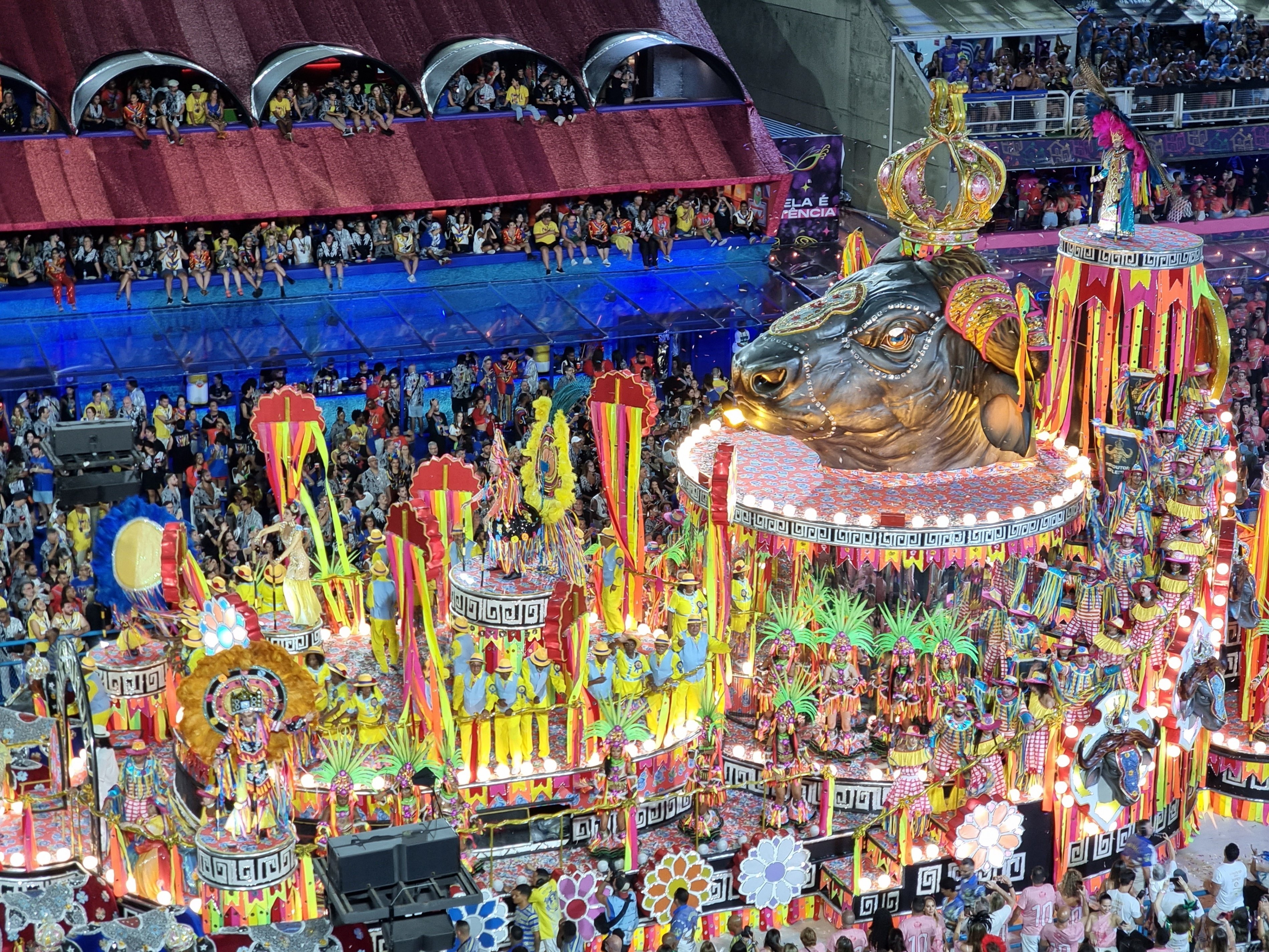 治安最悪】命懸けでリオのカーニバルを観てきました。｜MASA