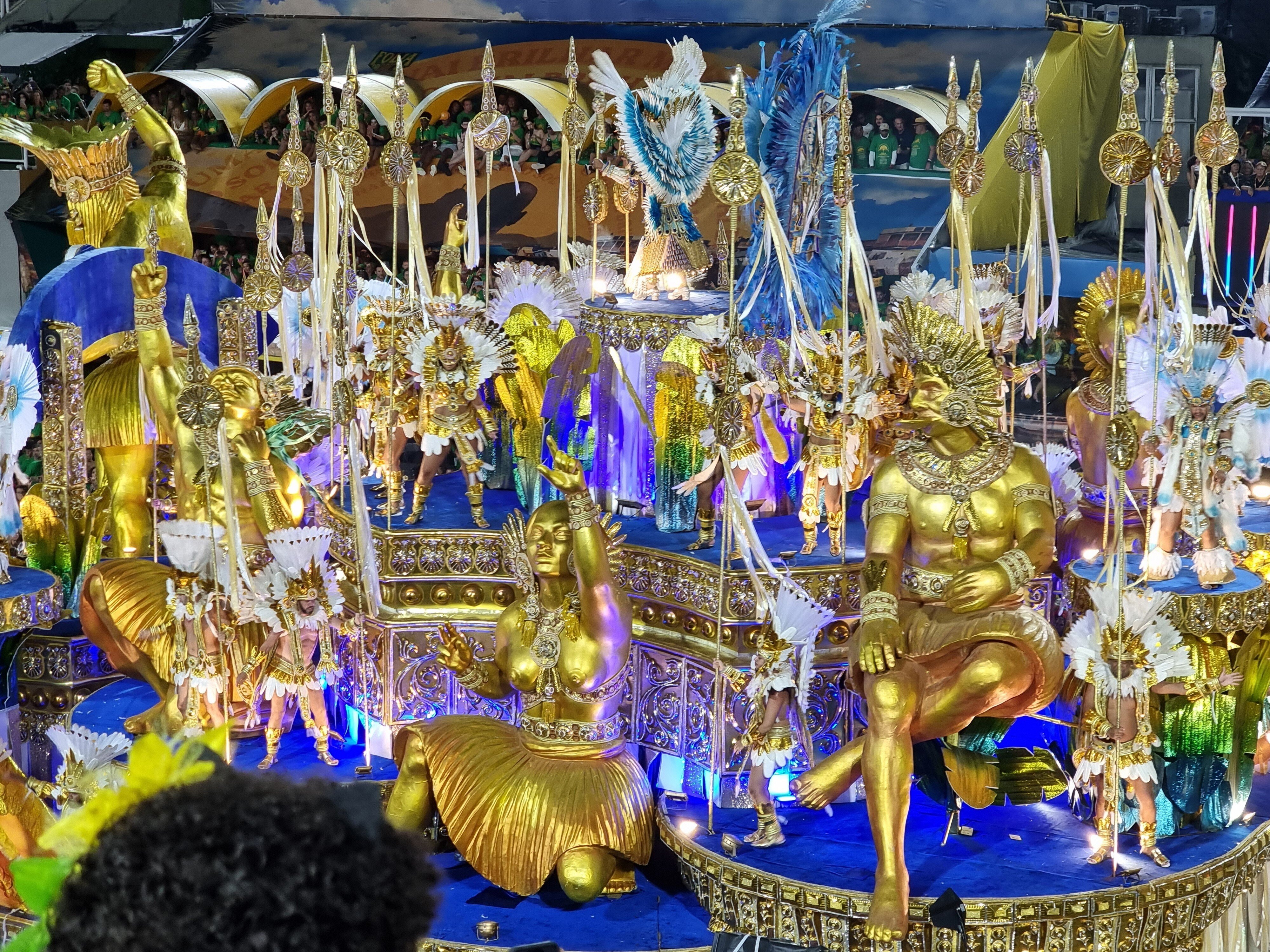 治安最悪】命懸けでリオのカーニバルを観てきました。｜MASA