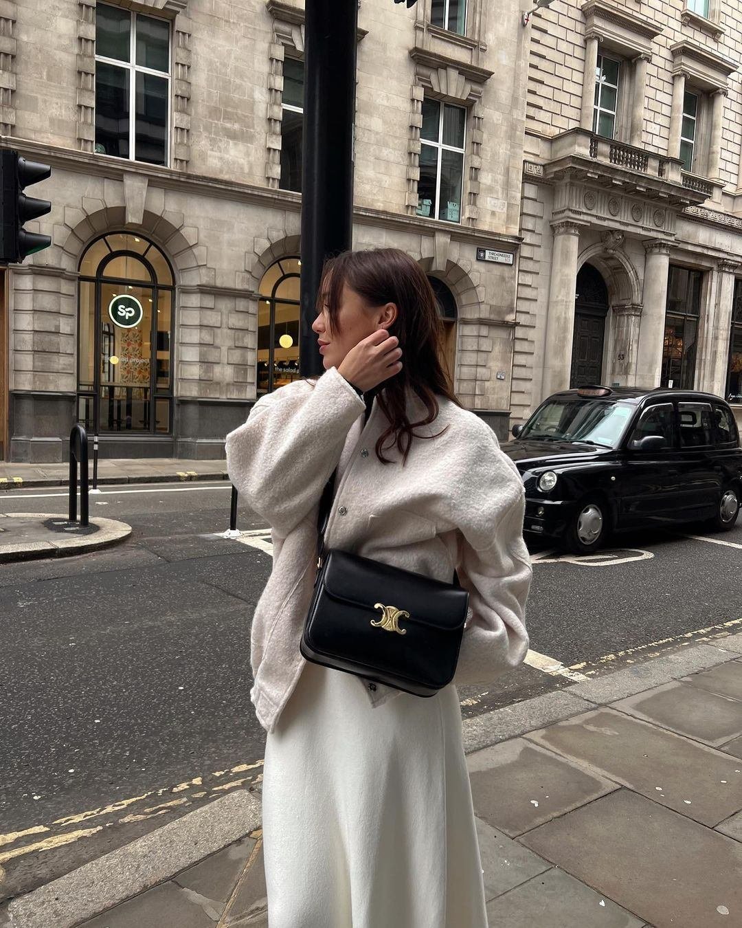 [CELINE] 夏コーデに◎リンピア トリオンフ カーフスキン 海外ガールが夢中！セリーヌトリオンフショルダーバッグコーデ7
