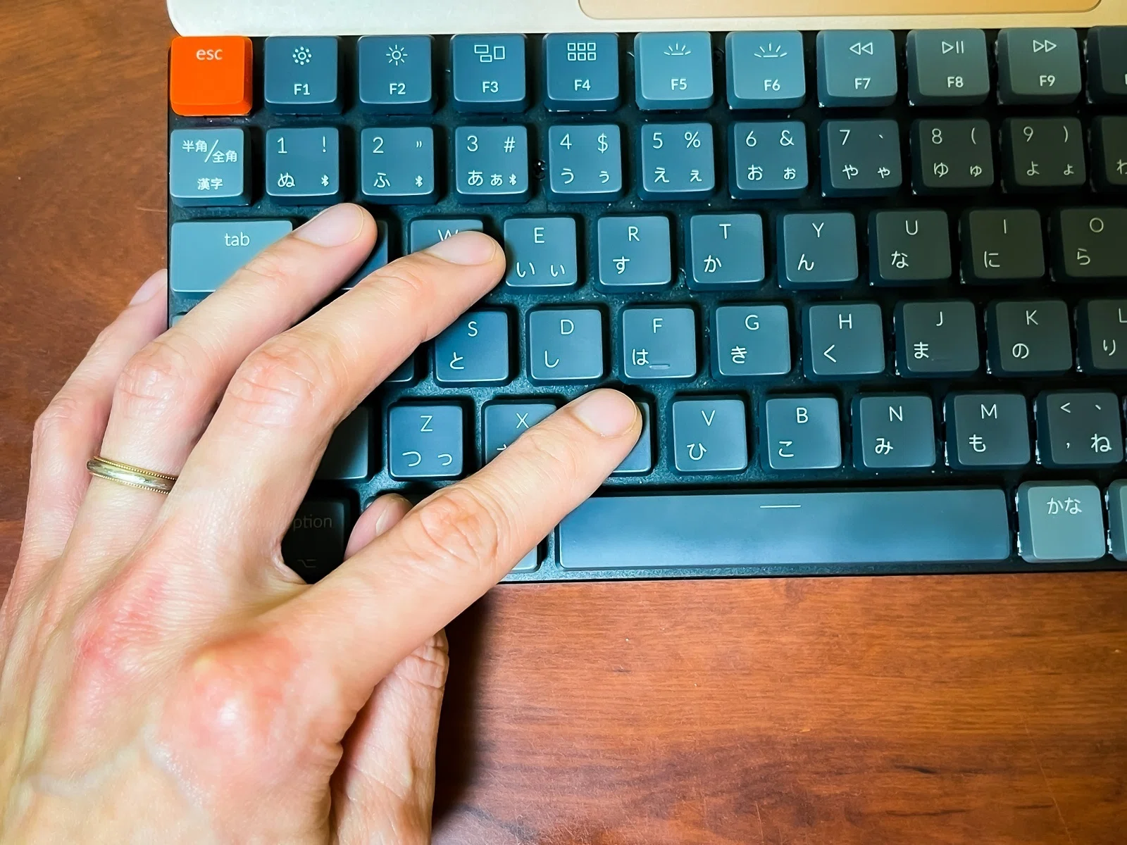 左のCommandキーは親指で押すのが良いみたい｜Web屋のばんか