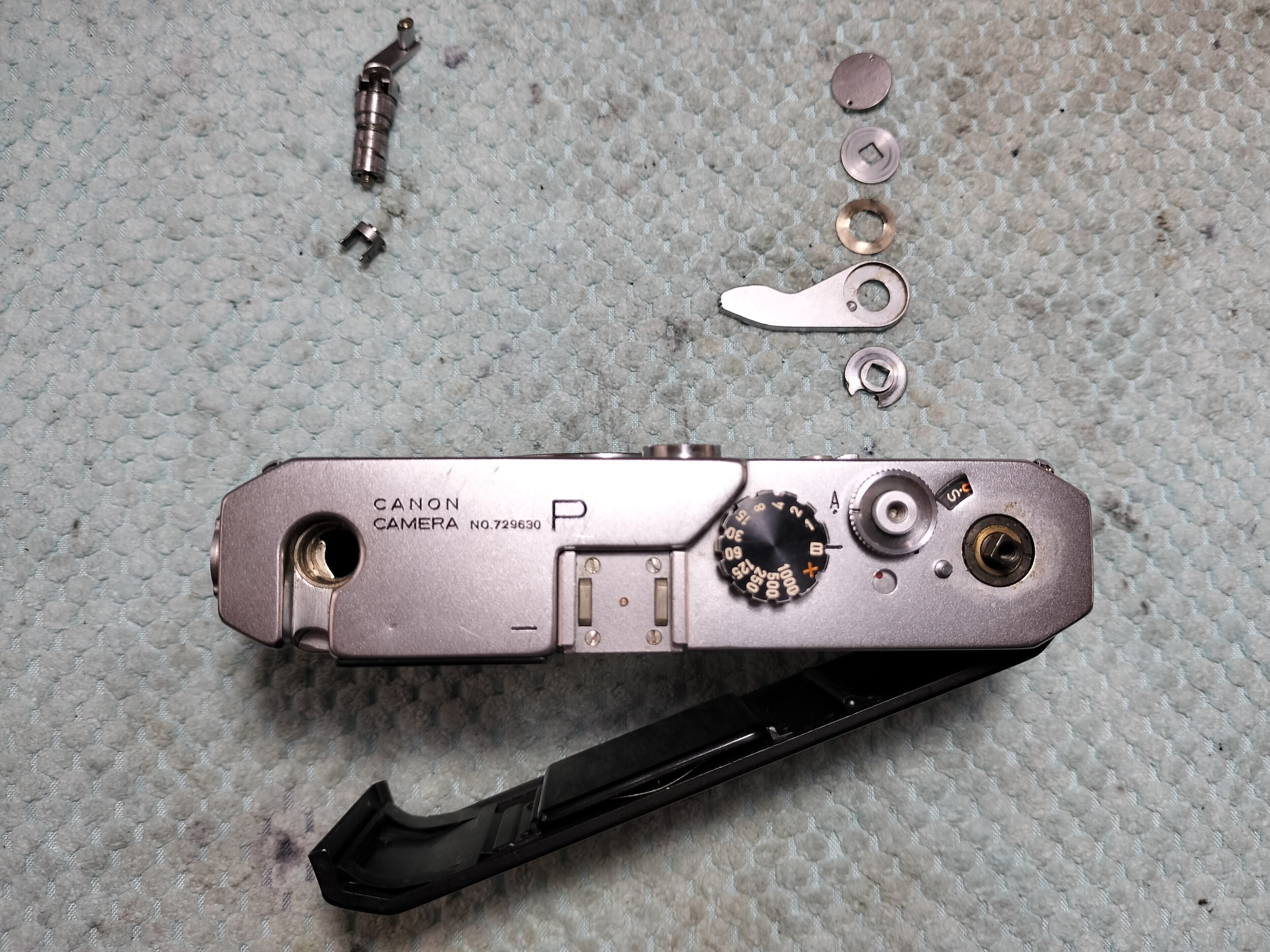 Canon Pの分解｜フィルムカメラ修理のアクアカメラ