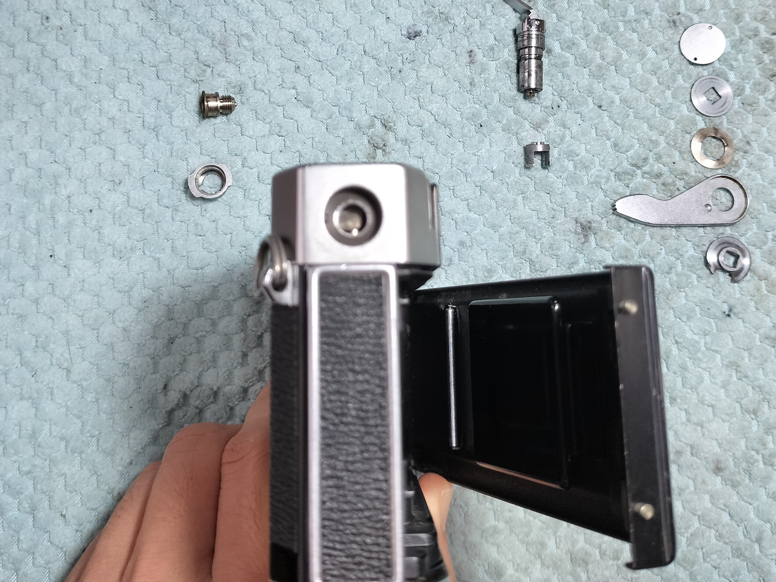 Canon Pの分解｜フィルムカメラ修理のアクアカメラ