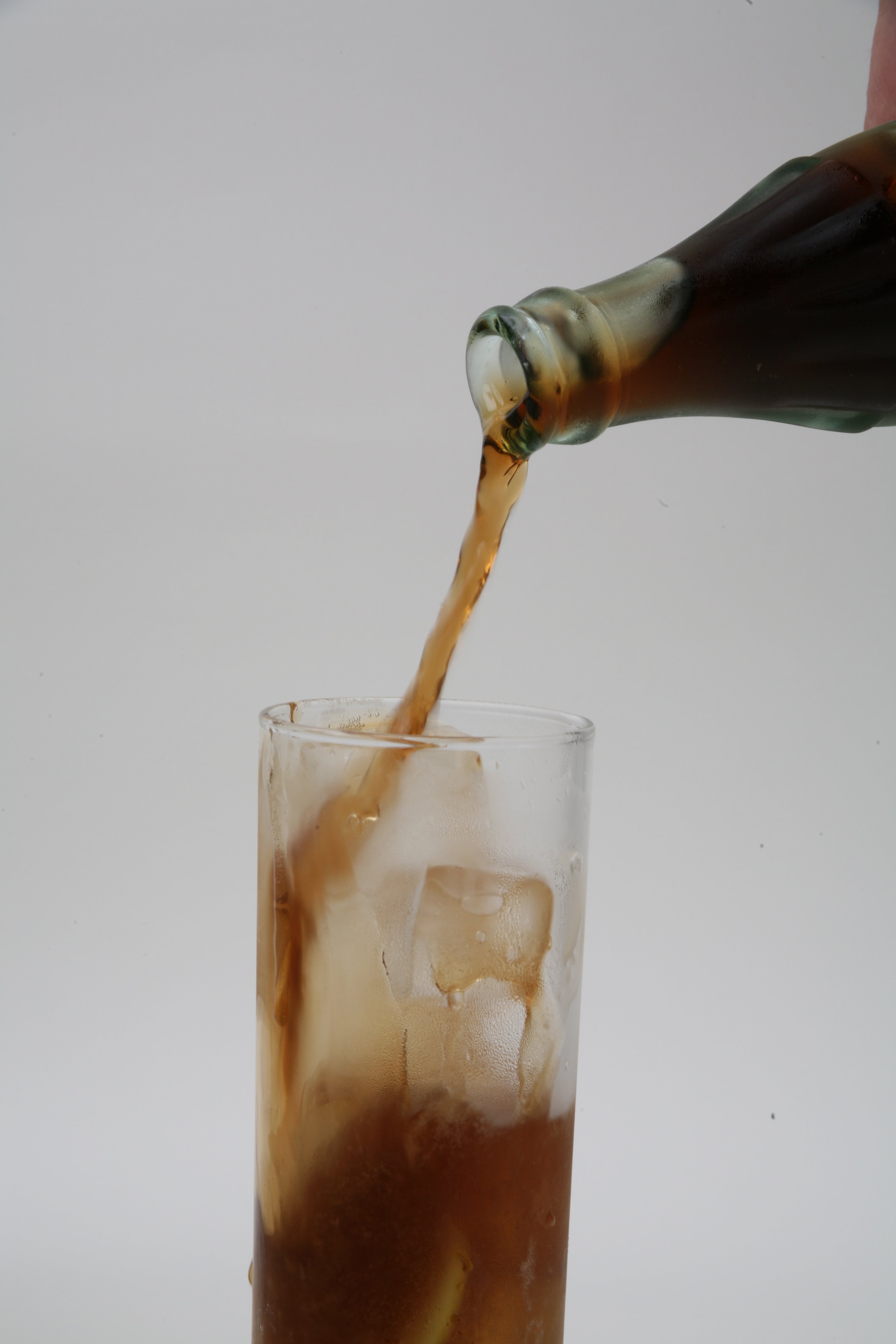 コーラを注ぐ、微妙な頃合い大切｜umephoto｜note