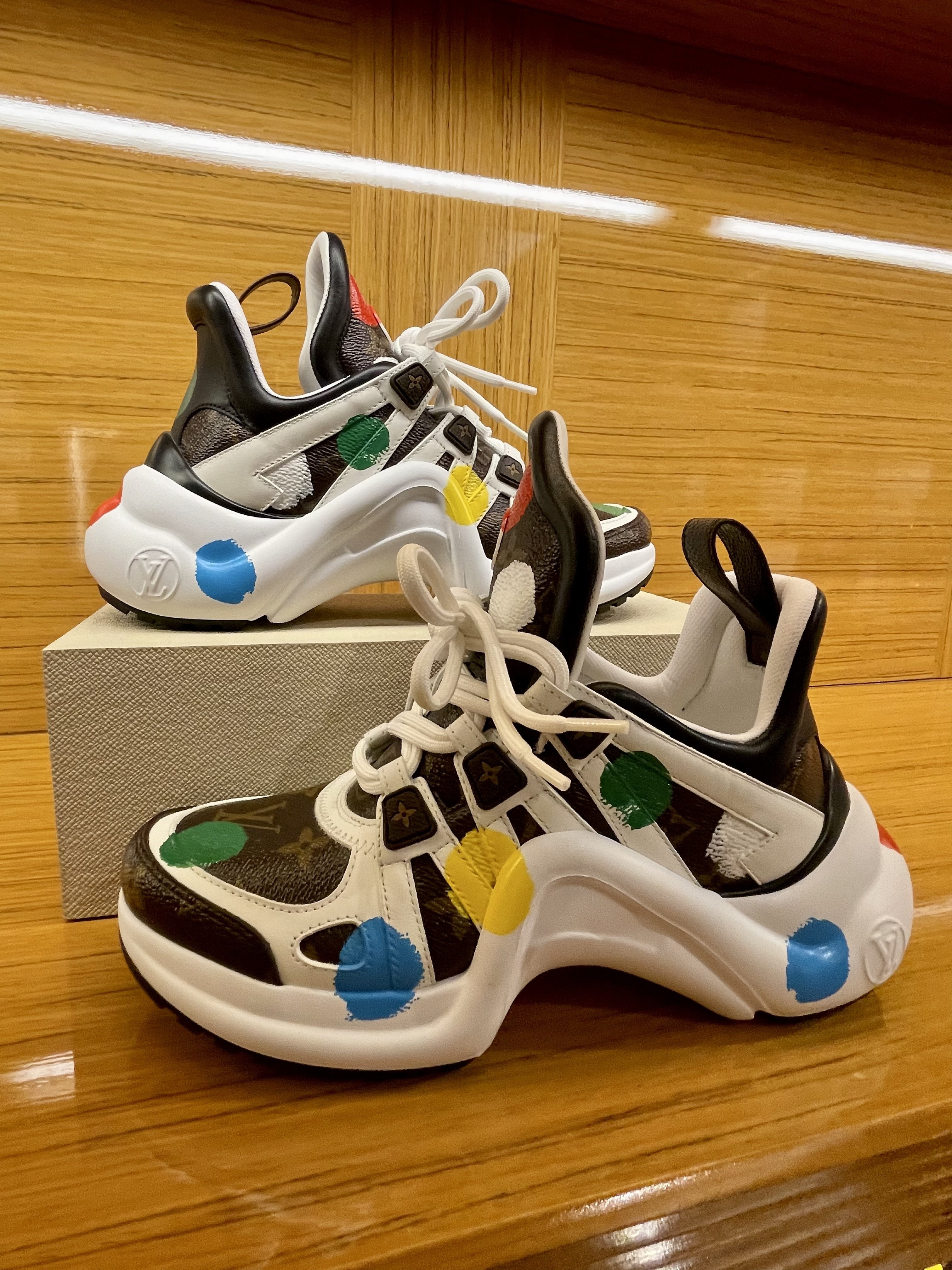 ルイヴィトンの新しいスニーカーコレクション、LV アークライト 2.0