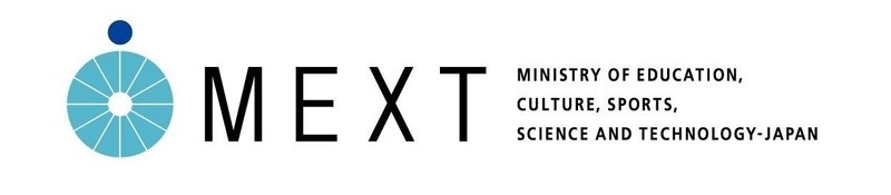 文部科学省のシンボルマーク。英語で「MEXT Ministry of Education, Culture, Sports, Science and Technology」と書いてあります。