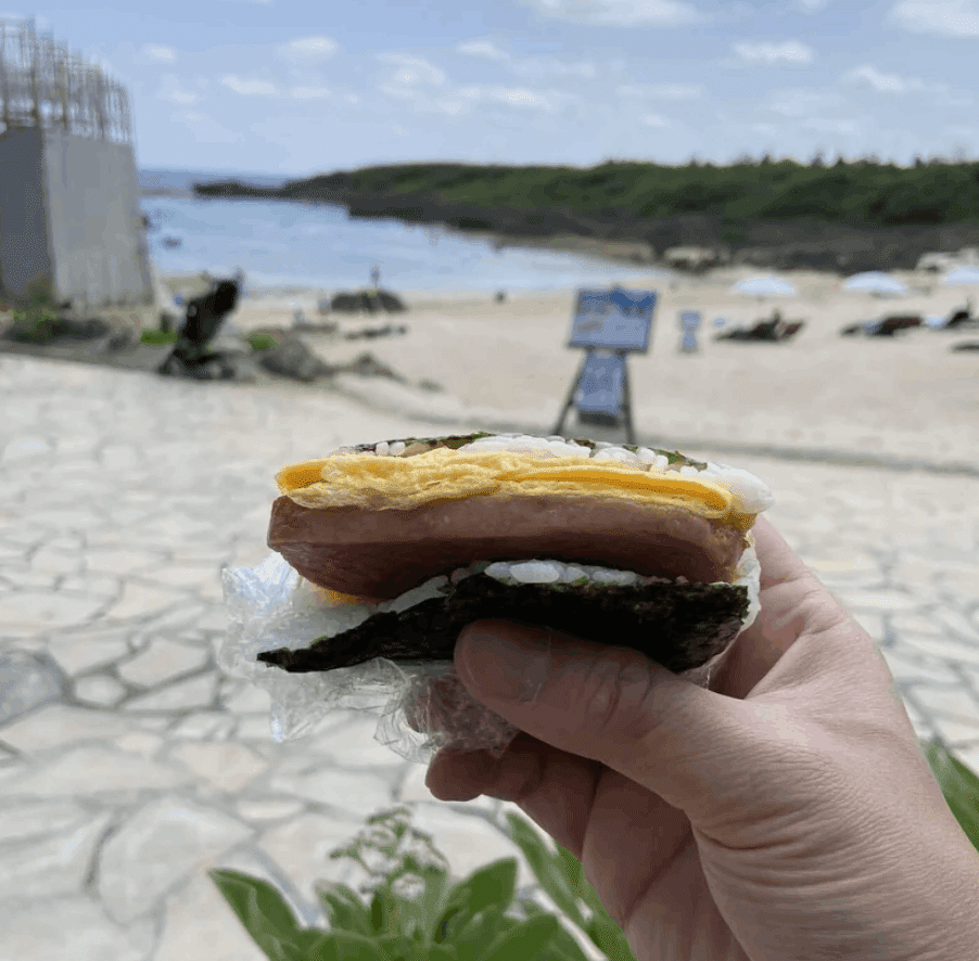 ポーク玉子a 🍙なぜか四角い沖縄のポークたまごおむすび6選｜ハスつか