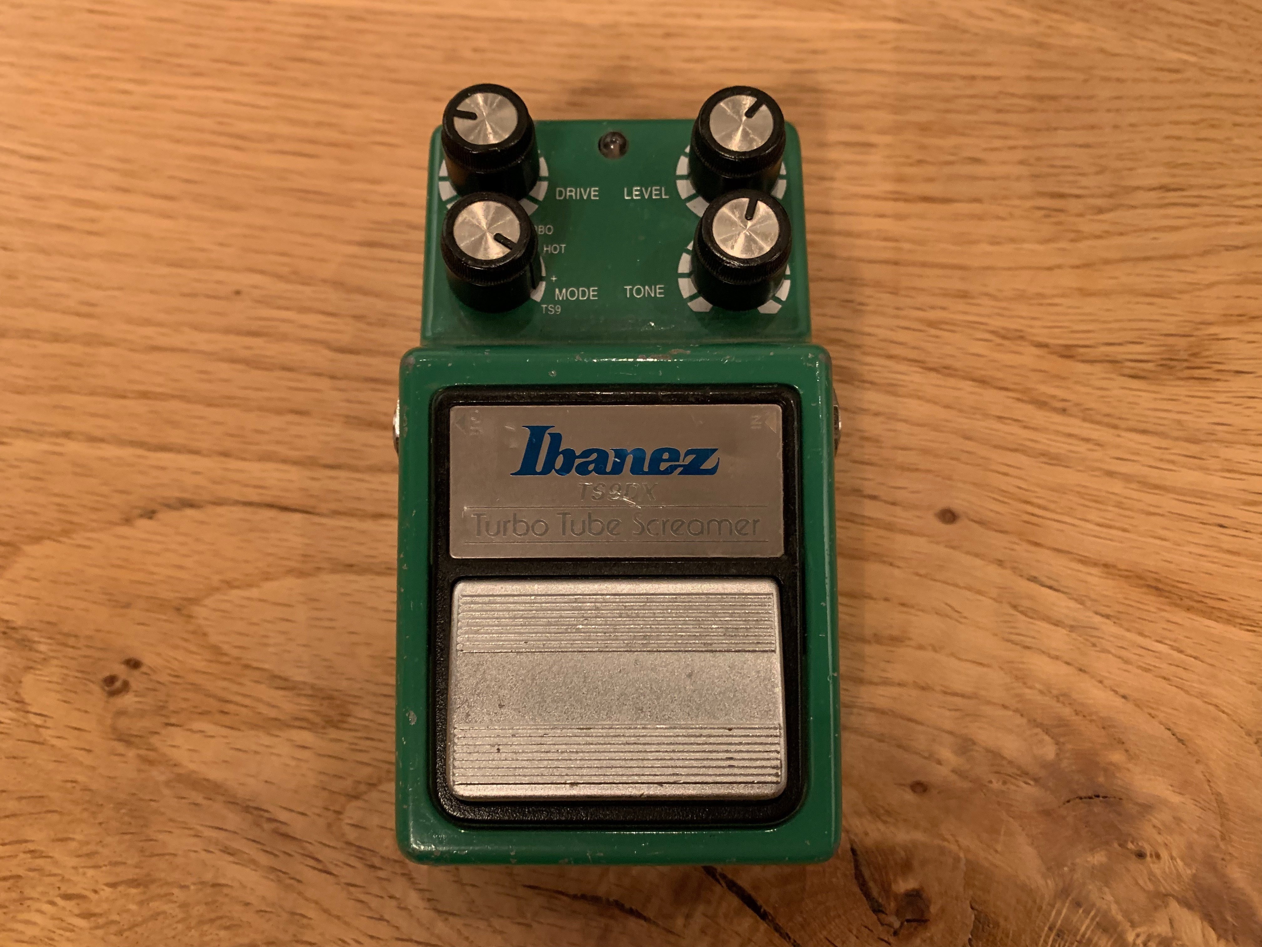 ギター ts9 Amazon.com: Ibanez TS9 White Black Red Blue Electric Guitar