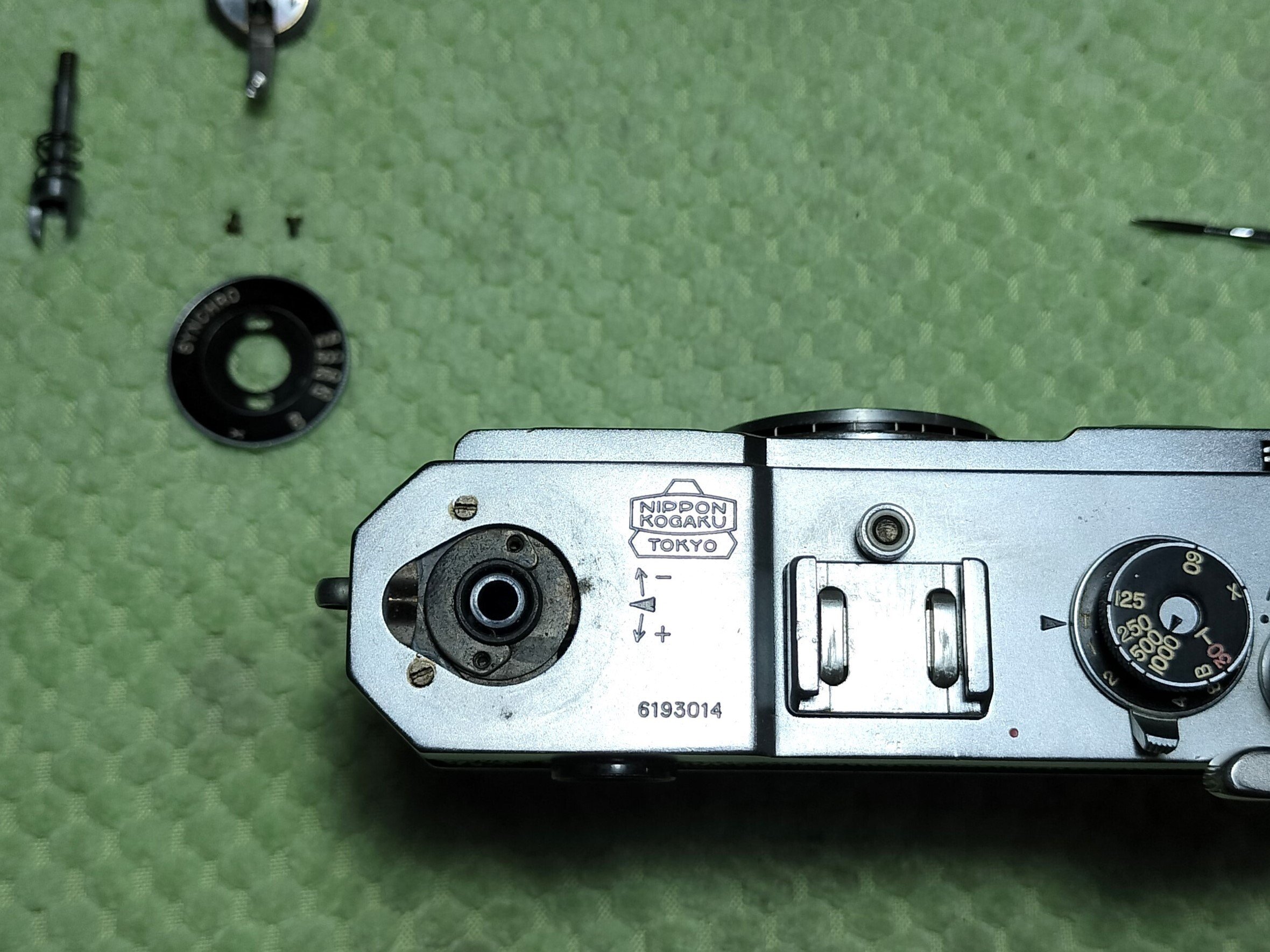 Nikon S2のトップカバー分解｜フィルムカメラ修理のアクアカメラ