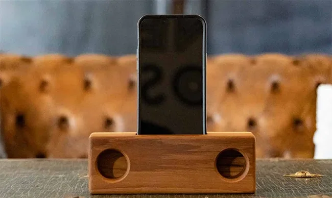 アナログな響きに癒される？ 世界3大銘木使用の木製スピーカー「WOOD