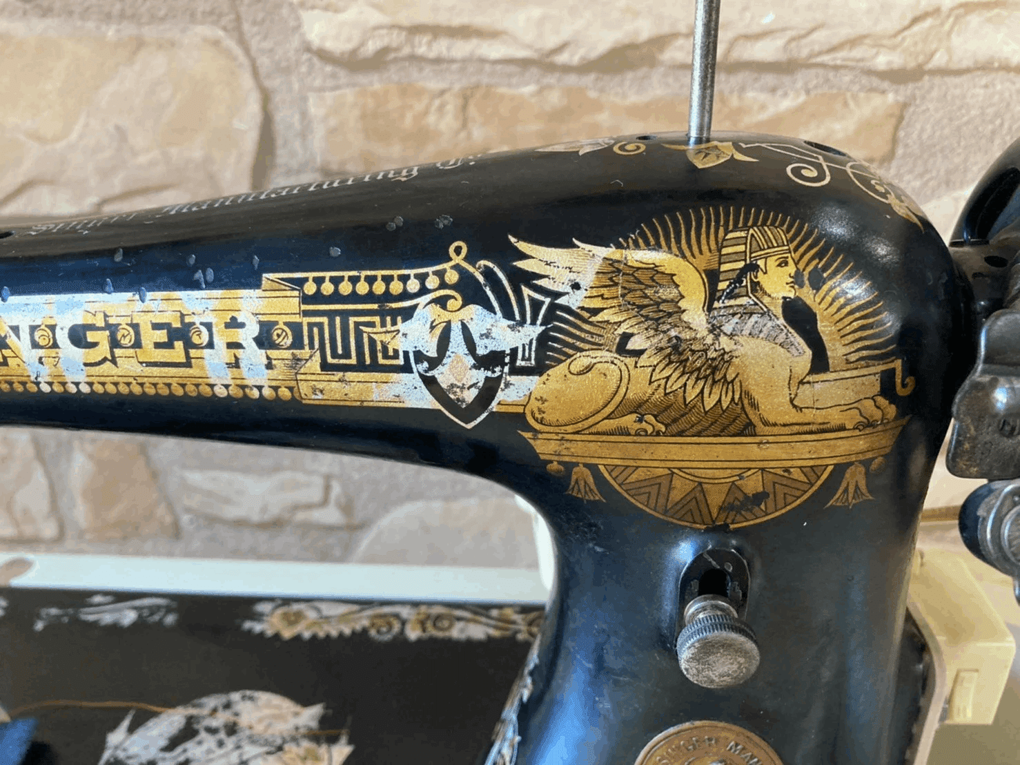 ミシン紹介】SINGER(シンガー)アンティークミシン スフィンクス柄 ミシン紹介】SINGER(シンガー)アンティークミシン スフィンクス柄