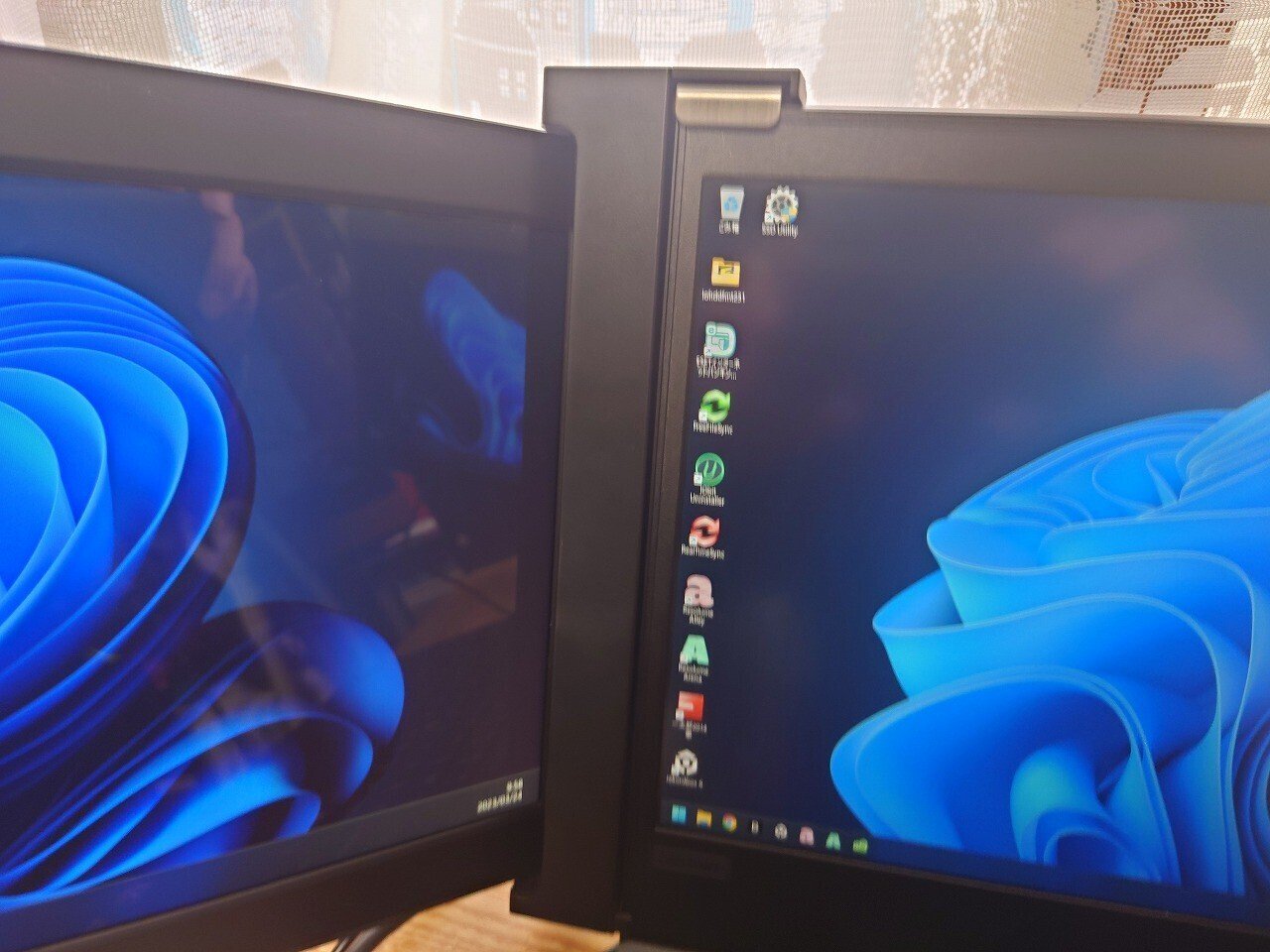 モバイルモニター Tri-Screen トライスクリーン 13.3インチ