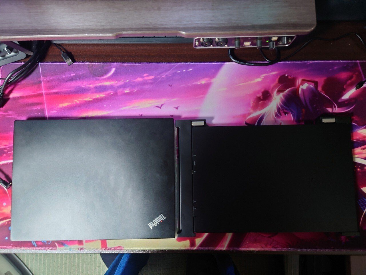 だいたいどこでもノートPCを3画面化:JAPANNEXT Tri-Screen だいたいどこでもノートPCを3画面化:JAPANNEXT Tri-Screen