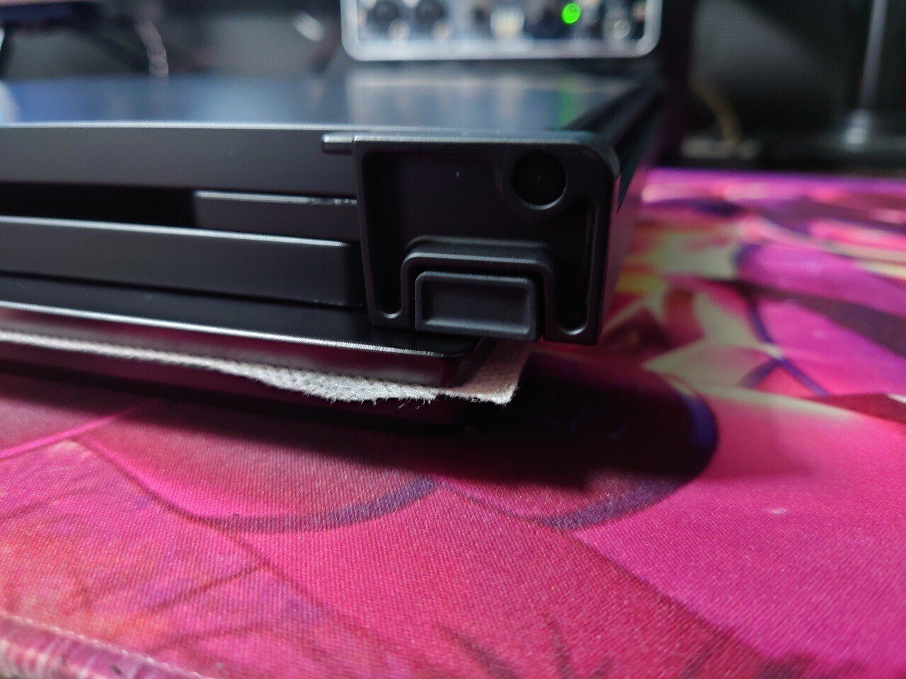 だいたいどこでもノートPCを3画面化:JAPANNEXT Tri-Screen だいたいどこでもノートPCを3画面化:JAPANNEXT Tri-Screen