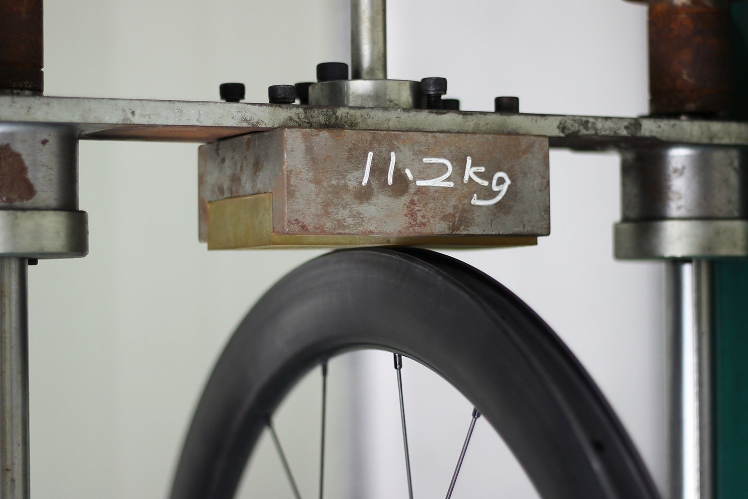 レビュー】Elitewheels DRIVE 40D 驚異的な軽さと圧倒的コスト レビュー】Elitewheels DRIVE 40D 驚異的な軽さと圧倒的コスト
