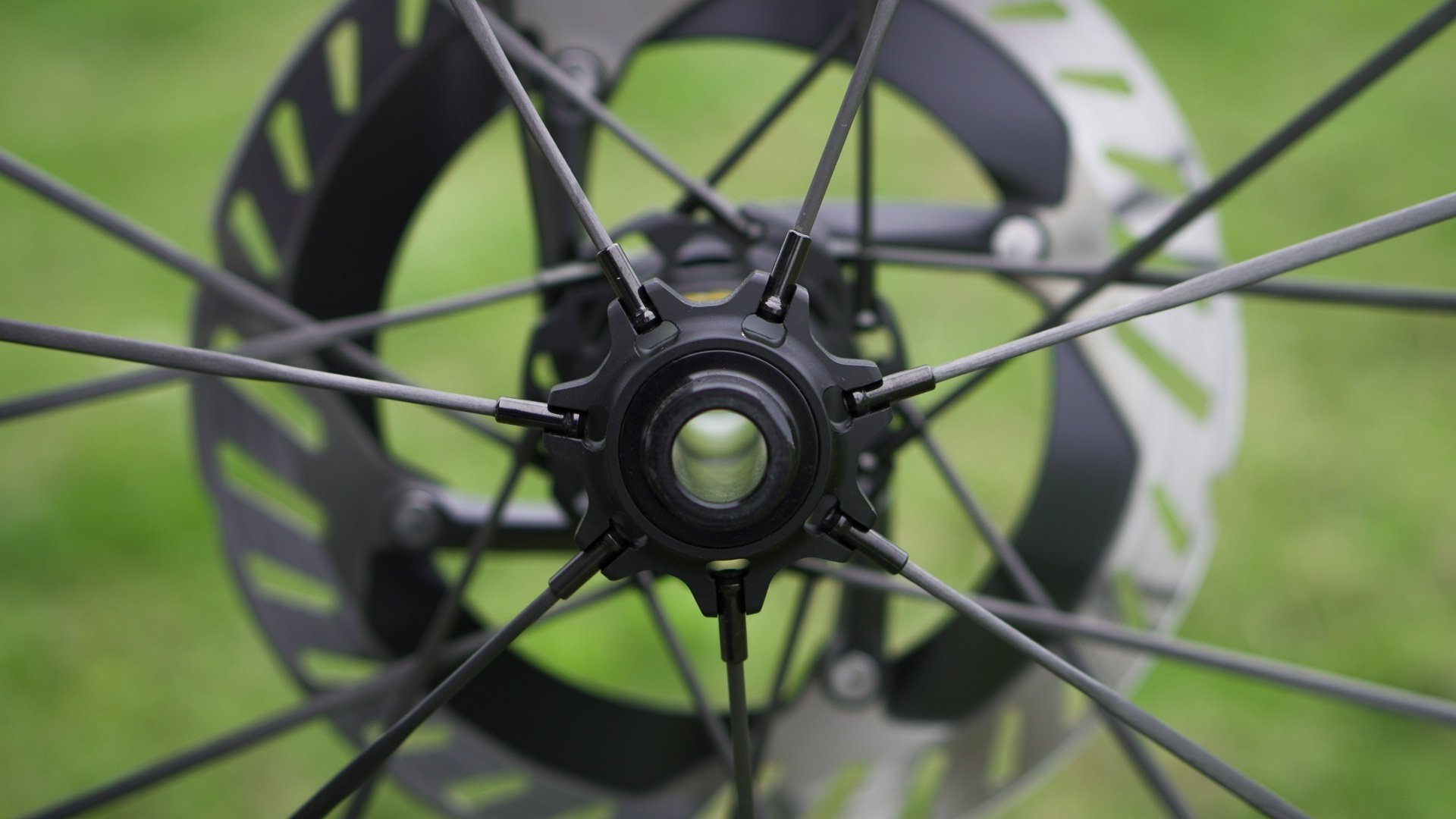 レビュー】Elitewheels DRIVE 40D 驚異的な軽さと圧倒的コスト レビュー】Elitewheels DRIVE 40D 驚異的な軽さと圧倒的コスト