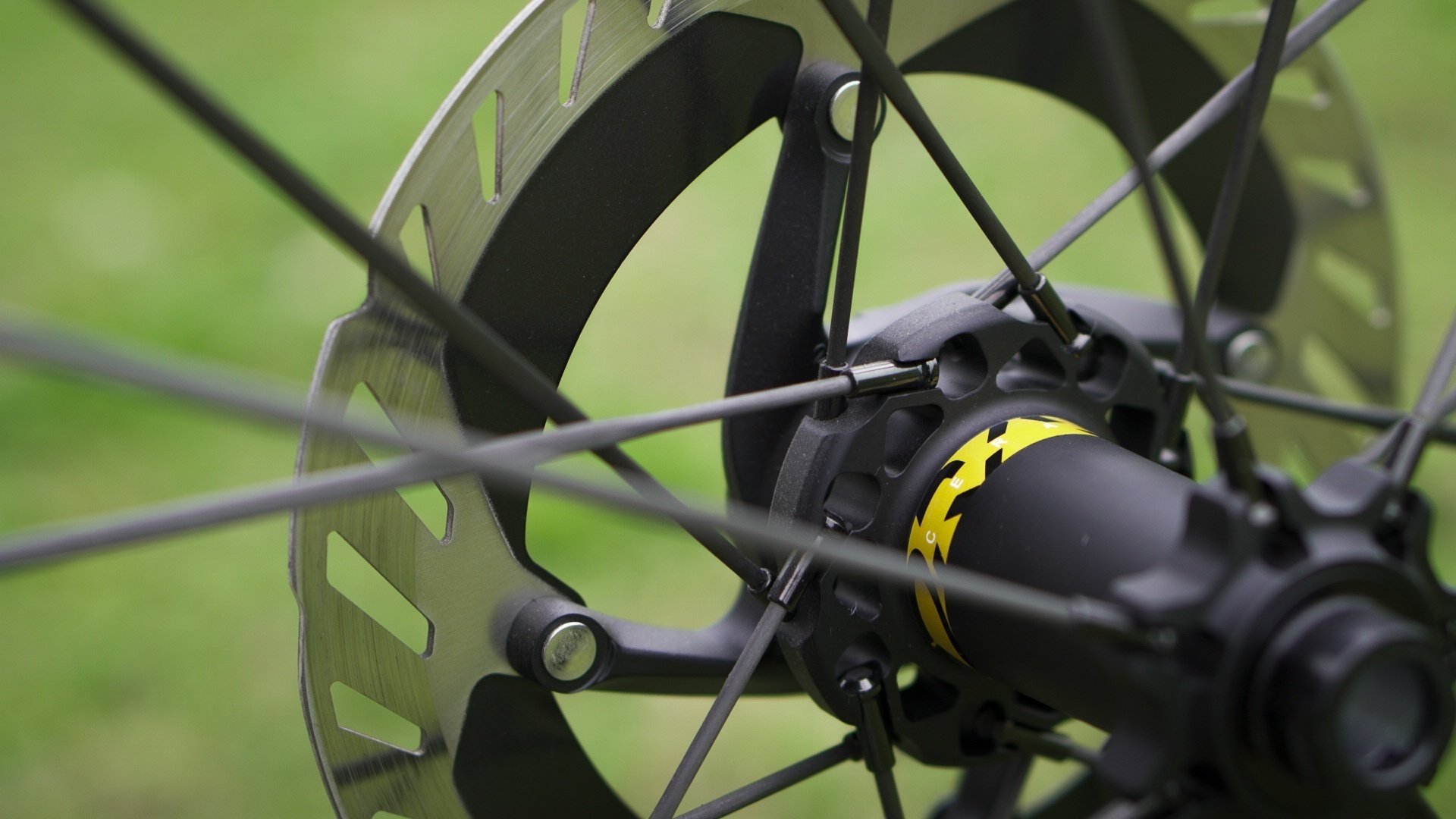 レビュー】Elitewheels DRIVE 40D 驚異的な軽さと圧倒的コスト レビュー】Elitewheels DRIVE 40D 驚異的な軽さと圧倒的コスト