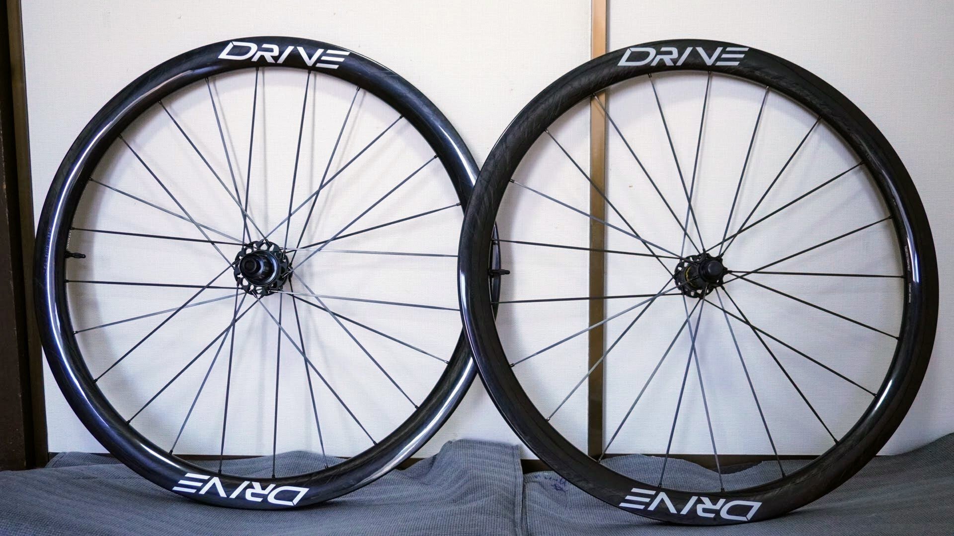レビュー】Elitewheels DRIVE 40D 驚異的な軽さと圧倒的コスト レビュー】Elitewheels DRIVE 40D 驚異的な軽さと圧倒的コスト