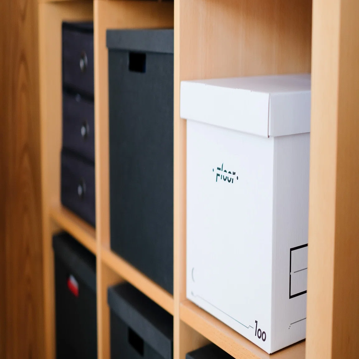 機能性とデザイン性を兼ね備えたダンボール製の新しい収納製品FLOORBOX 
