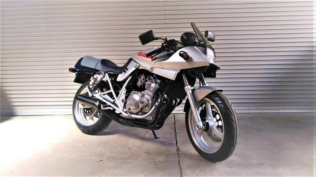 スズキGSX250Sカタナ 走行1000km未満 売切御免｜TimeTrip