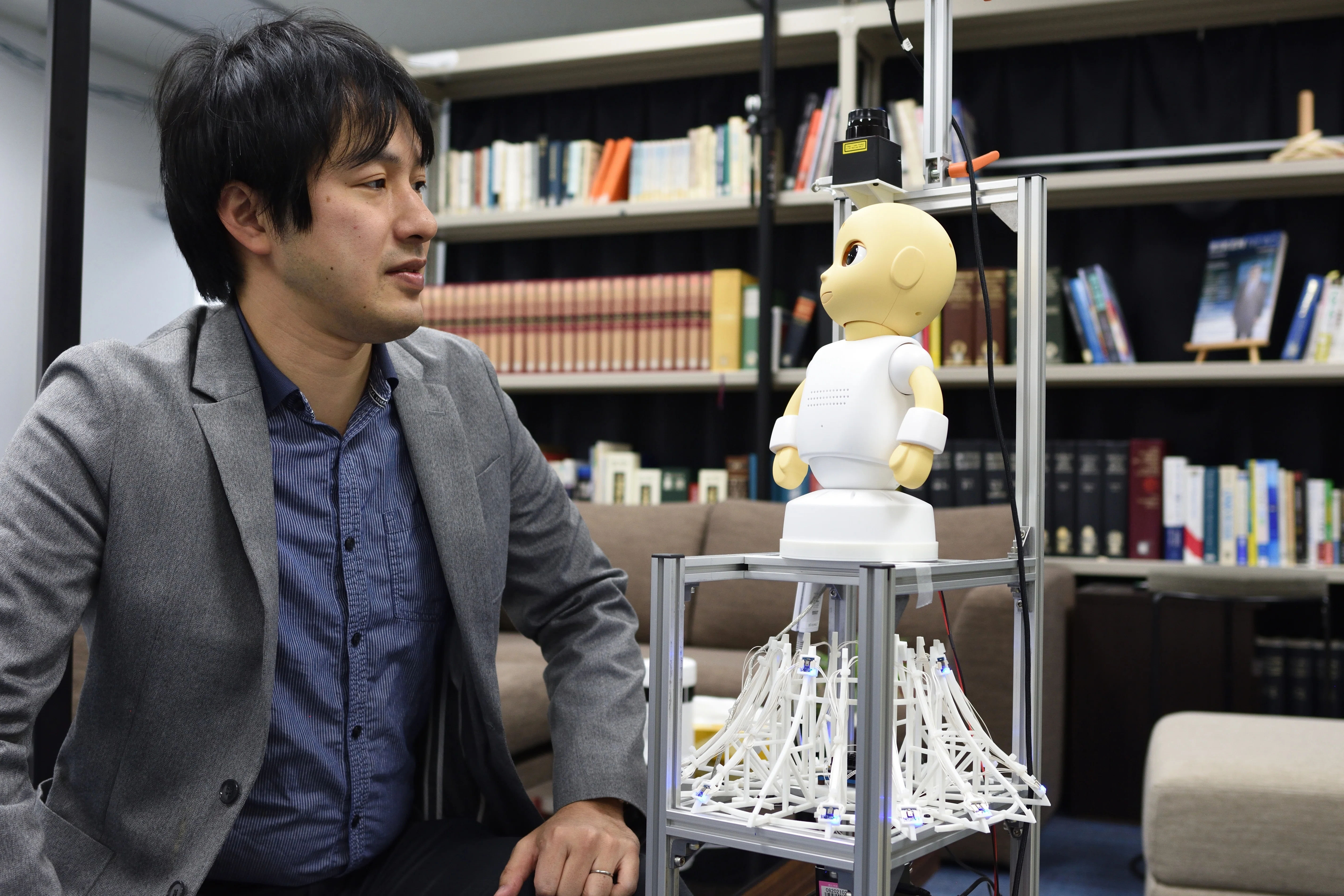 自然言語処理のアプローチから、ロボットの「心」をつくりたい！理化学
