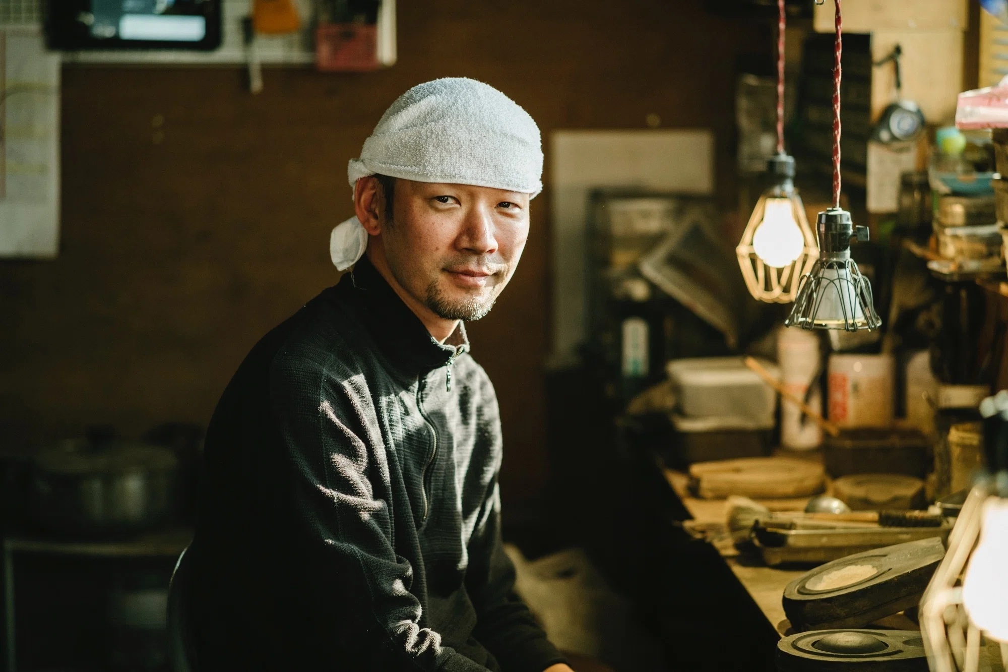 熊谷 峻／鋳造技法 うつわディクショナリー#81 出土品のように神秘的、熊谷峻さんのガラス