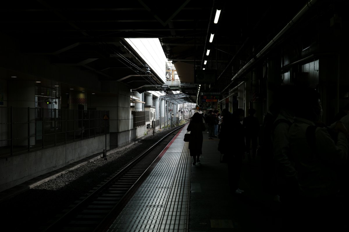 駅露出 