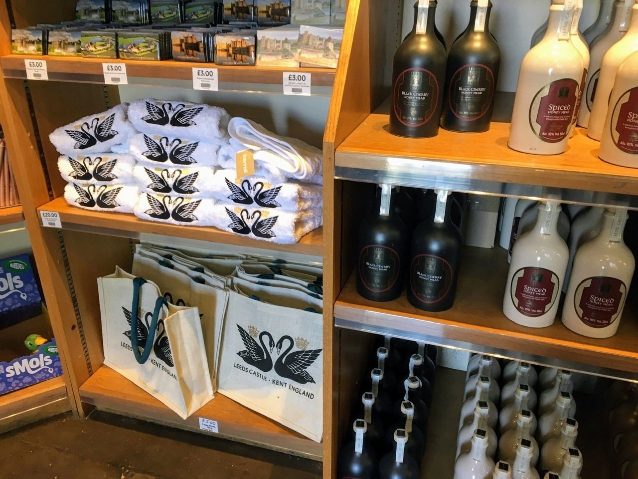 note版】白鳥がたくさんいる「リーズ城」のシンボルは黒鳥