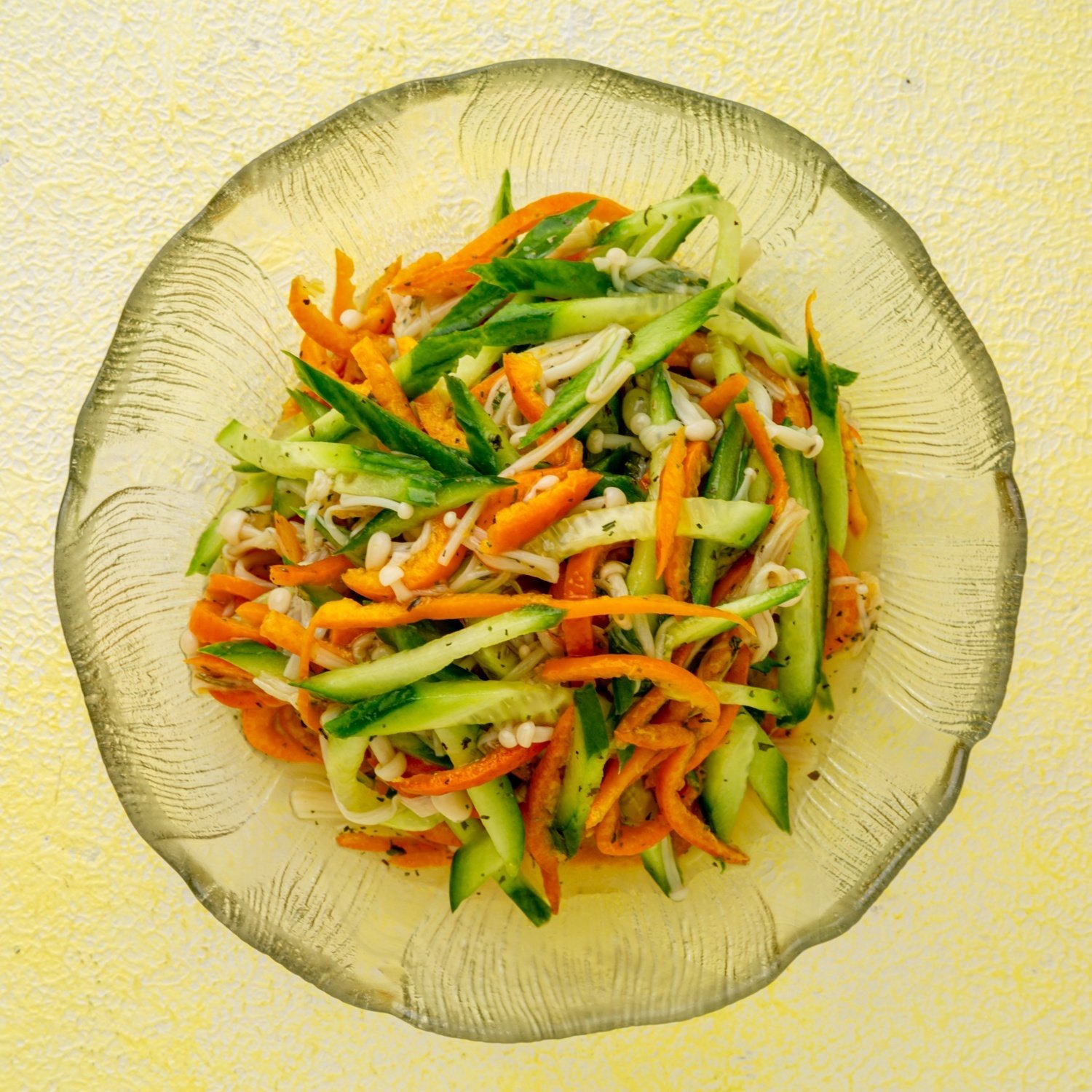 みかんの皮とキュウリ、エノキのサラダ｜masasus