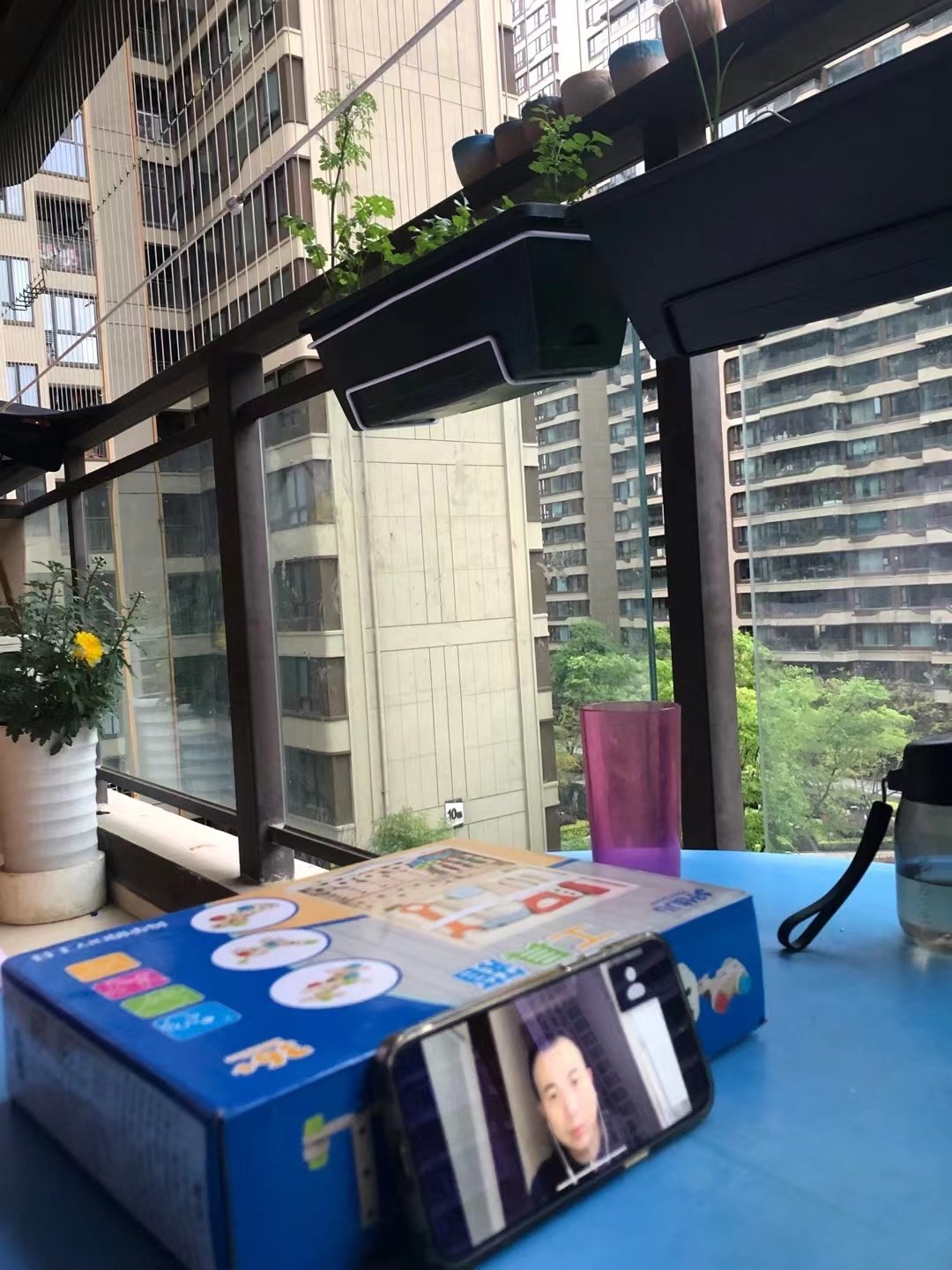 手机屏幕是李英强长老