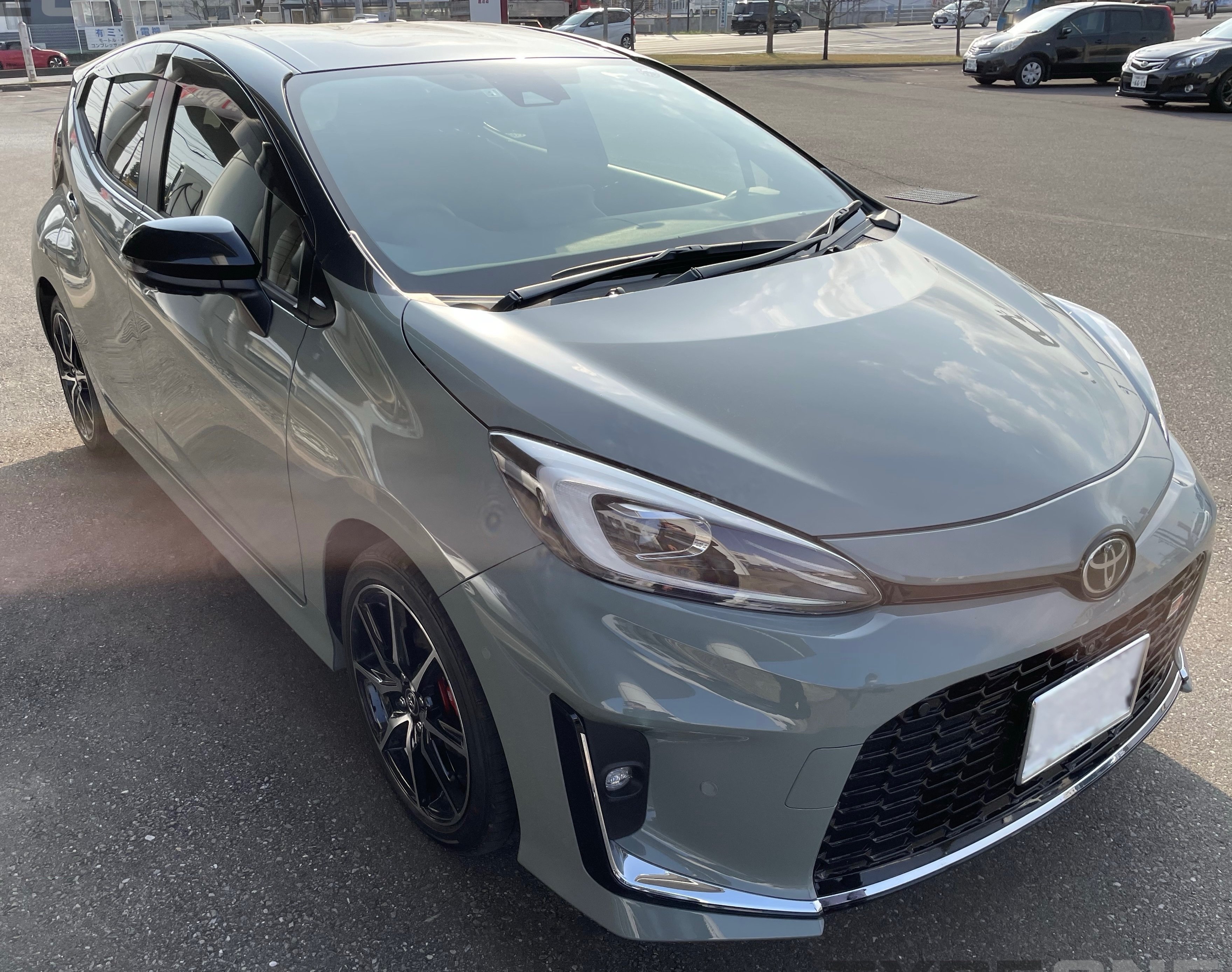 TOYOTA GR アクア（MXPK系）純正フロントバンパー アーバンカーキ TOYOTA GR アクア（MXPK系）純正フロントバンパー アーバンカーキ