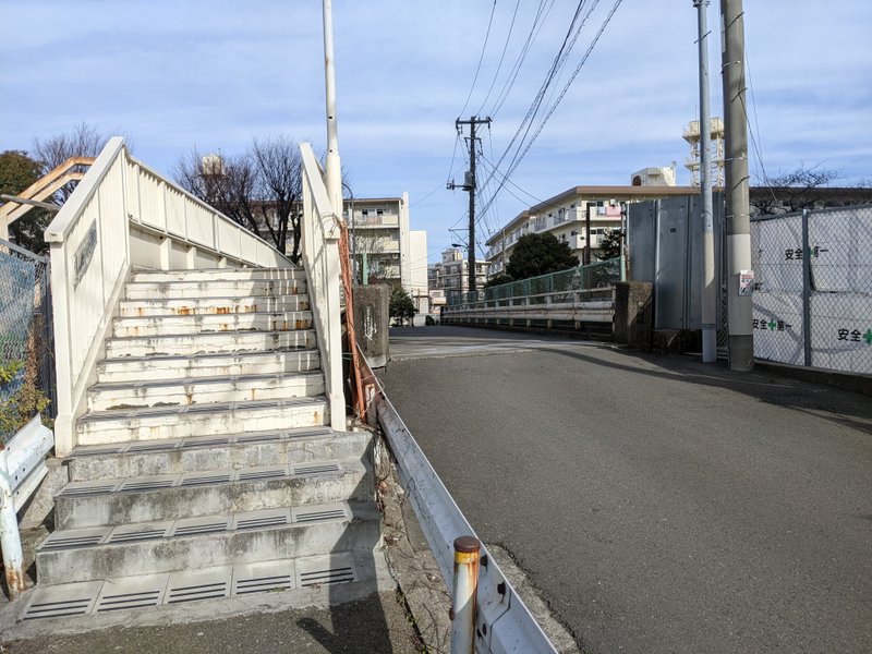 東京都北区船堀の石神井川に架かる橋。　石神井川の最下流に架かる橋で、橋からは隅田川との合流地点も見える。