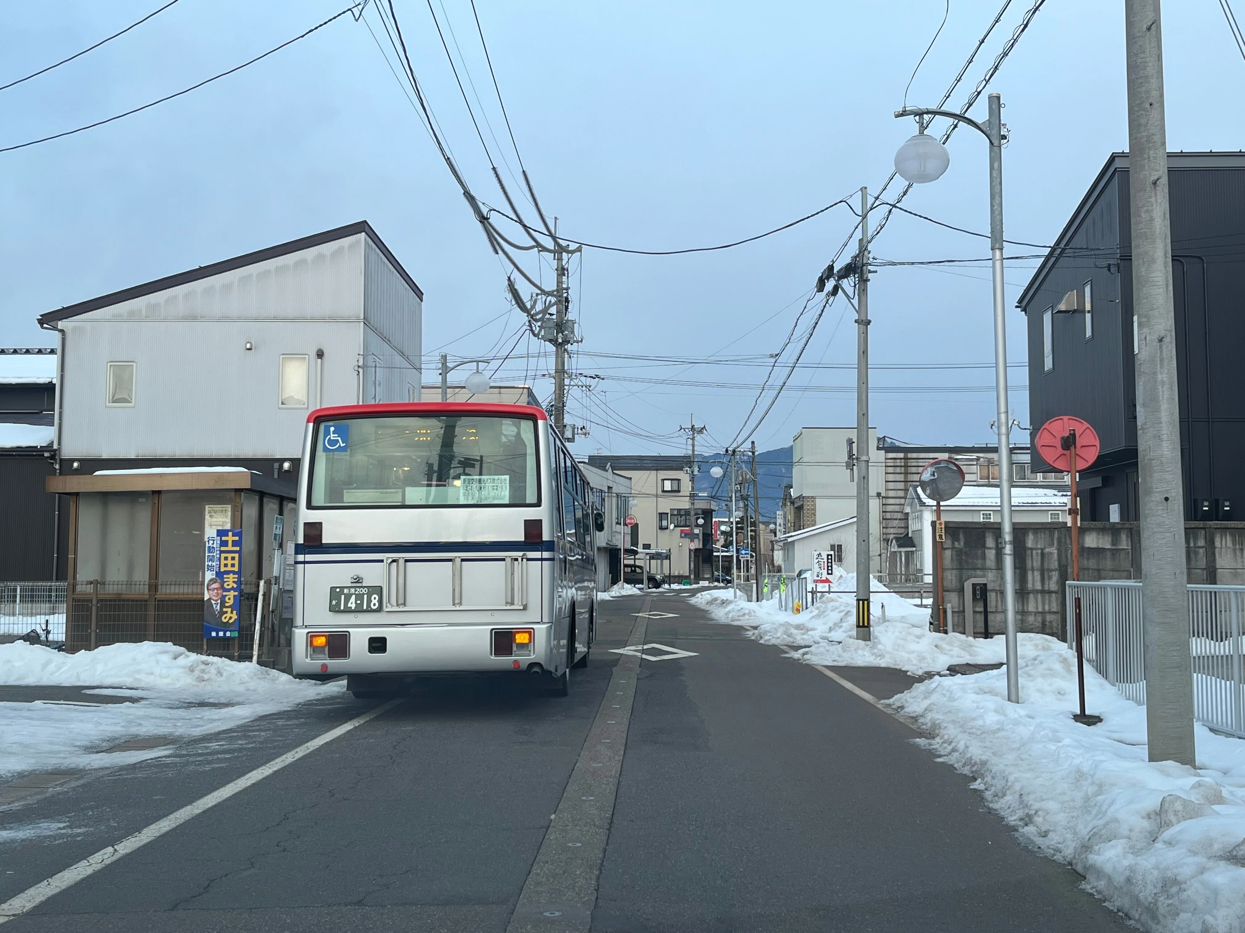 1.バス停が邪魔（巻駅周辺整備を勝手に妄想してみるシリーズ）｜山貴、